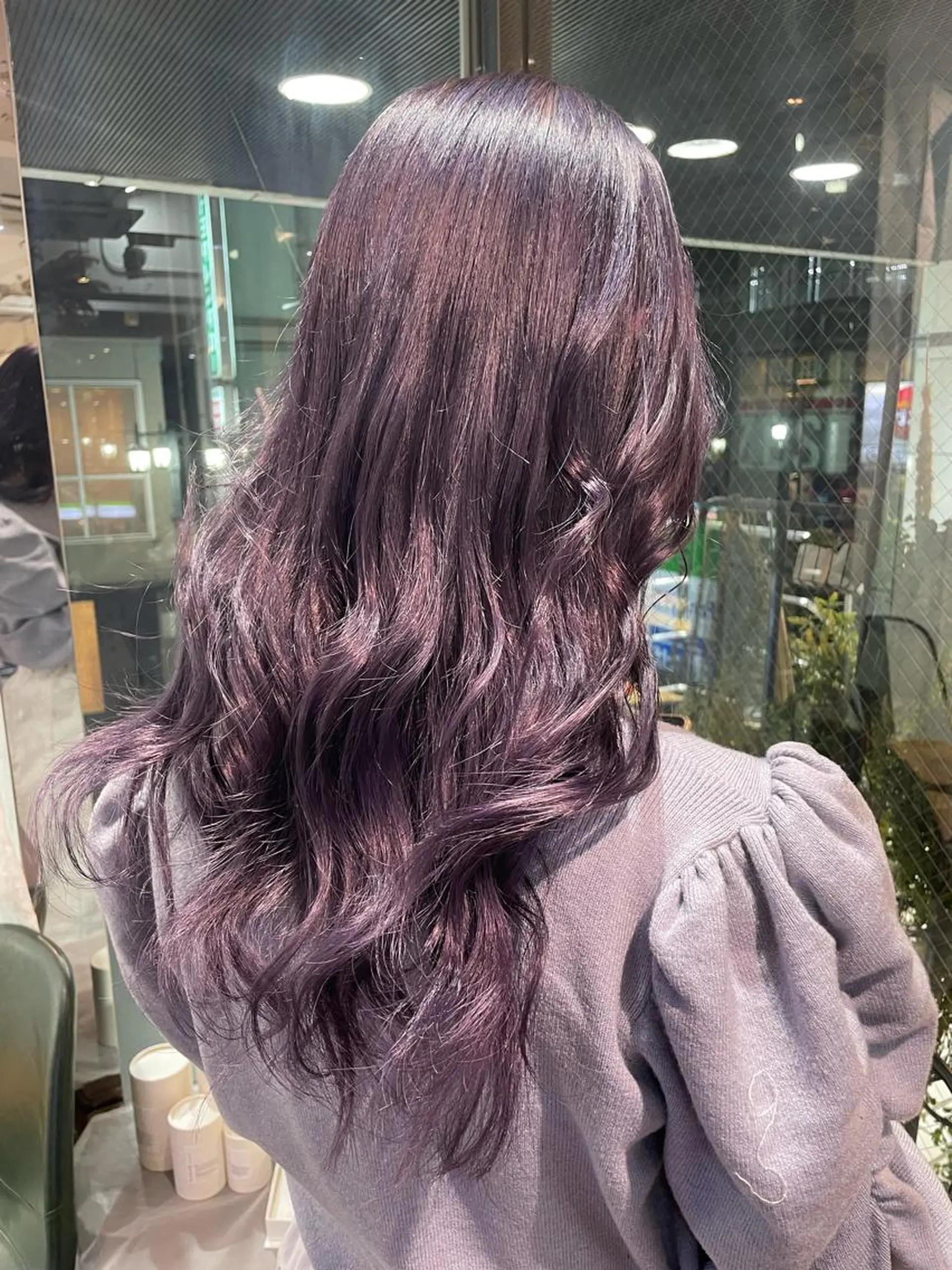 セミロング カラー ディープパープル パープルカラー カット トリートメント イザワ アヤ🐇のヘアスタイル