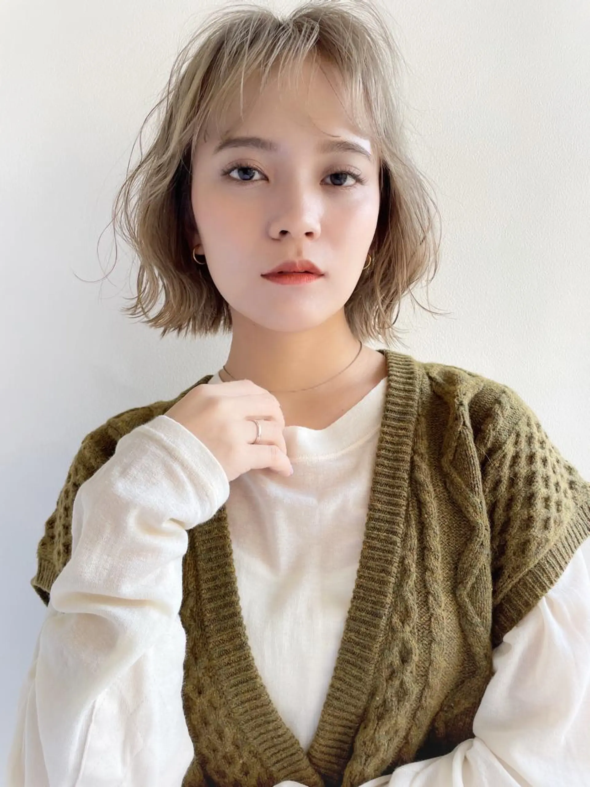 ショート カラー ブリーチ 透明感カラー カット ヘアカラー トリートメント 齋藤 咲のヘアスタイル
