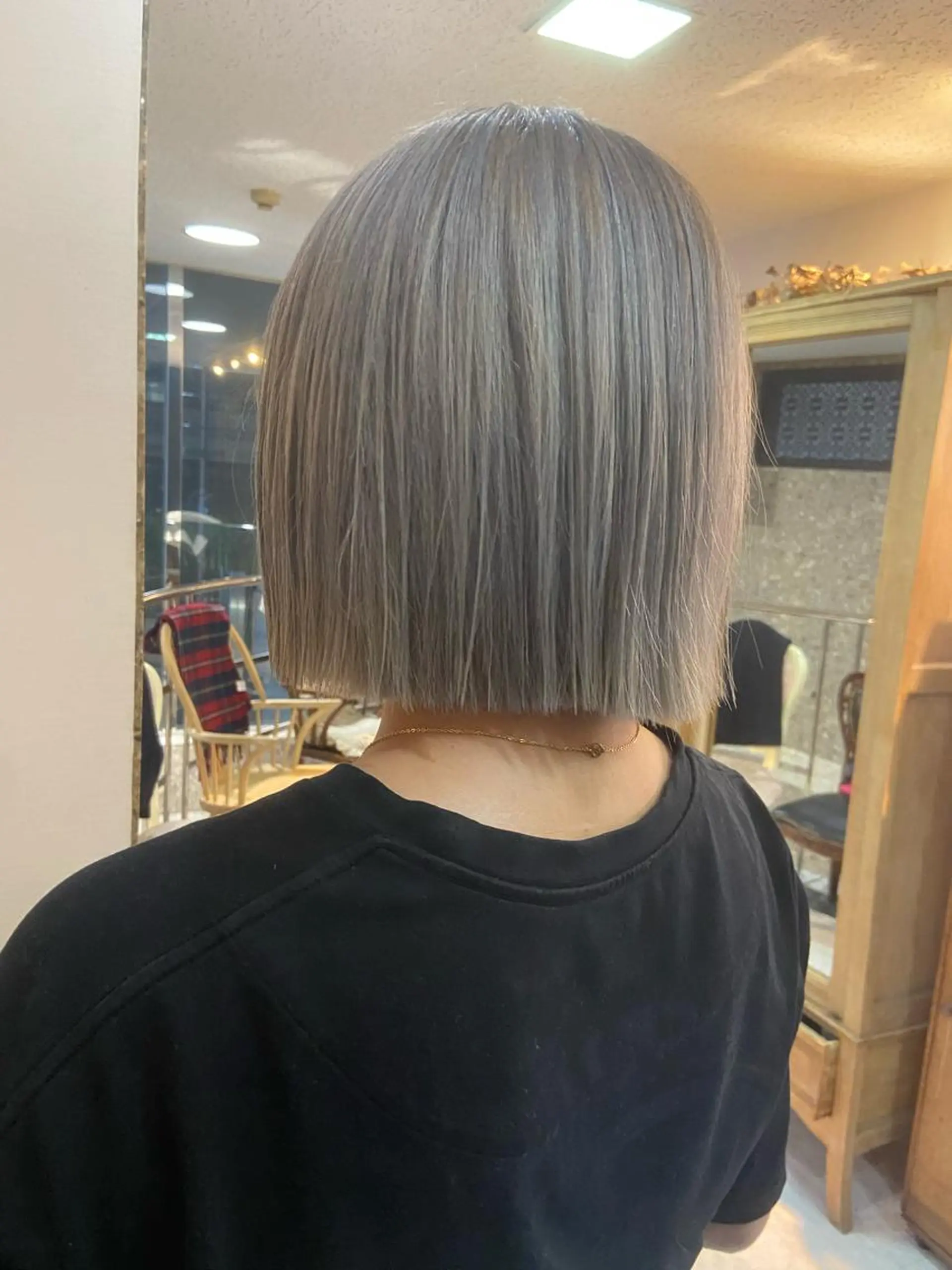 ショート カラー ベージュカラー ブリーチ ブロンド ブロンドベージュ ハイトーンカラー ヘアカラー トリートメント 松尾太樹 【pia】福岡美容室のヘアスタイル