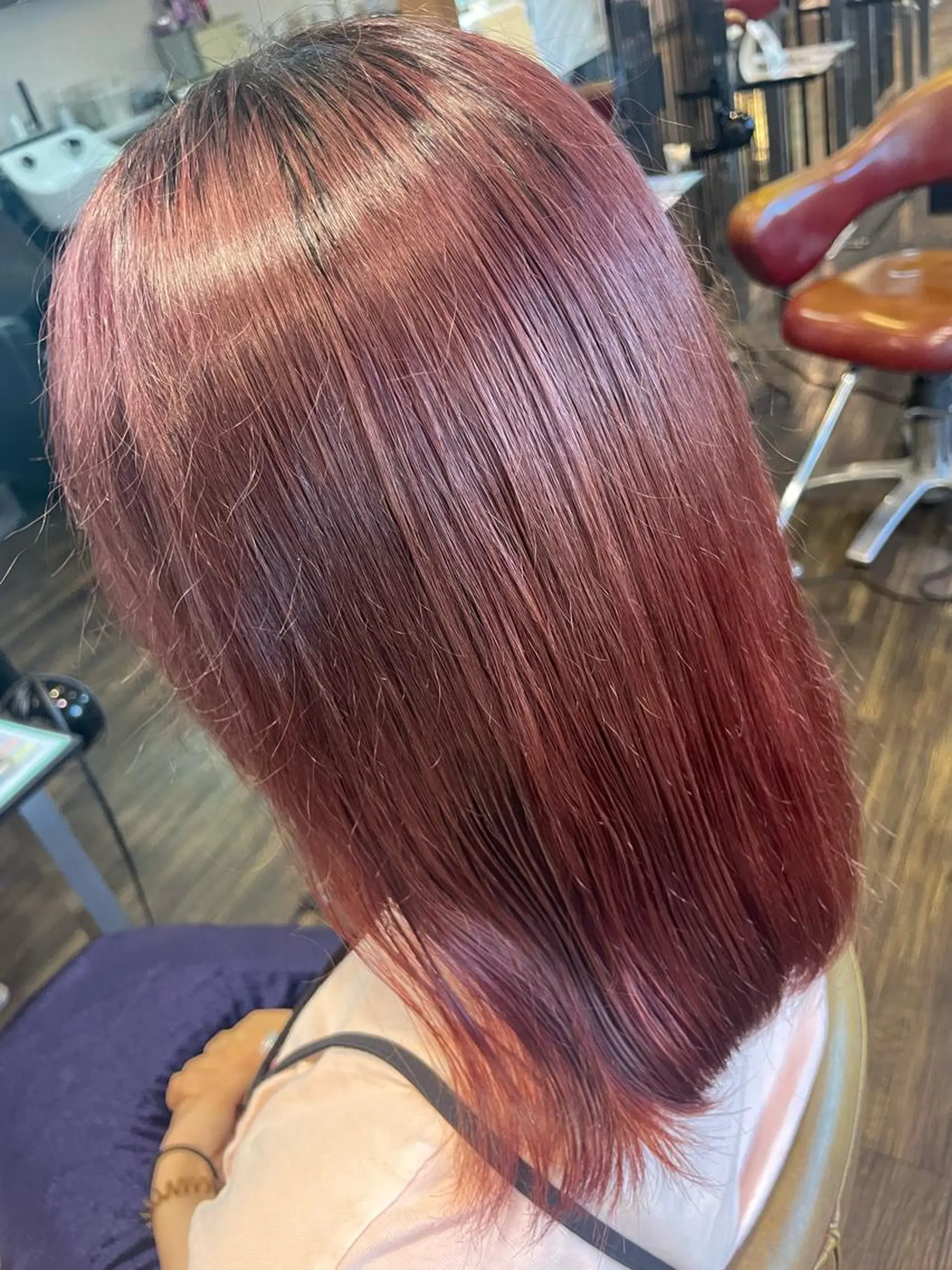 ミディアム カラー レッドカラー バイオレットカラー 佐藤 綾郁のヘアスタイル