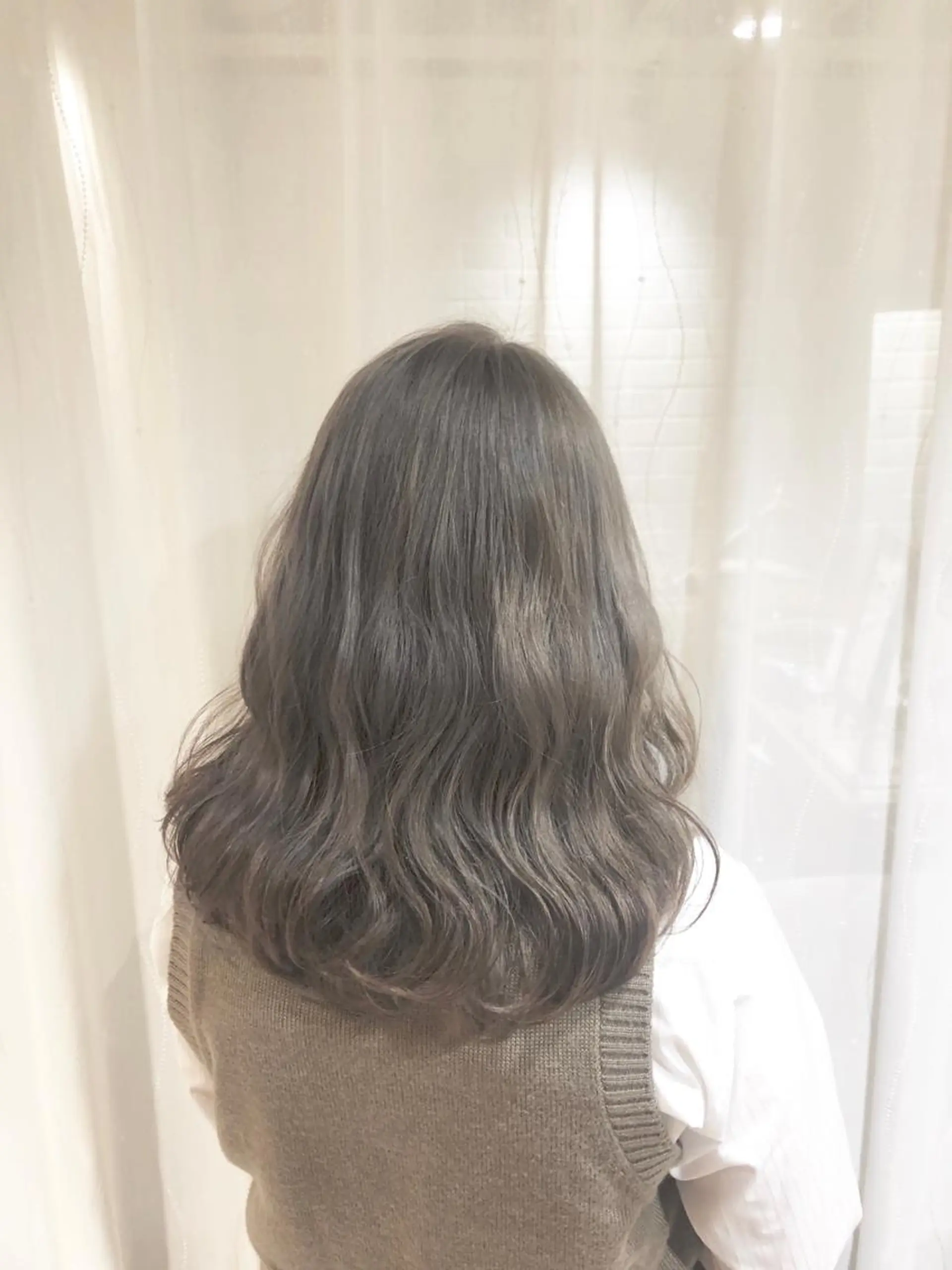 ロング カラー ブリーチ 透明感カラー グレージュ 湯田実津希🤎 ﾐﾙｸﾃｨ専門のヘアスタイル