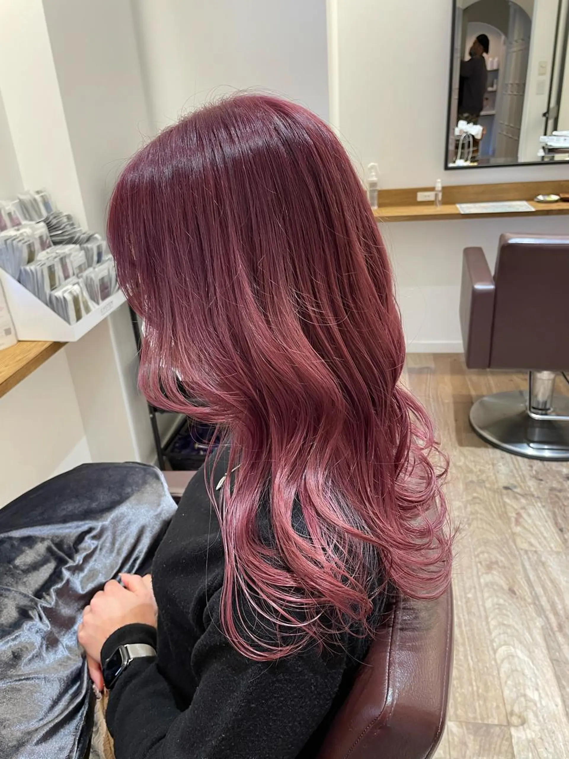 カラー 栗林 茉那のヘアスタイル
