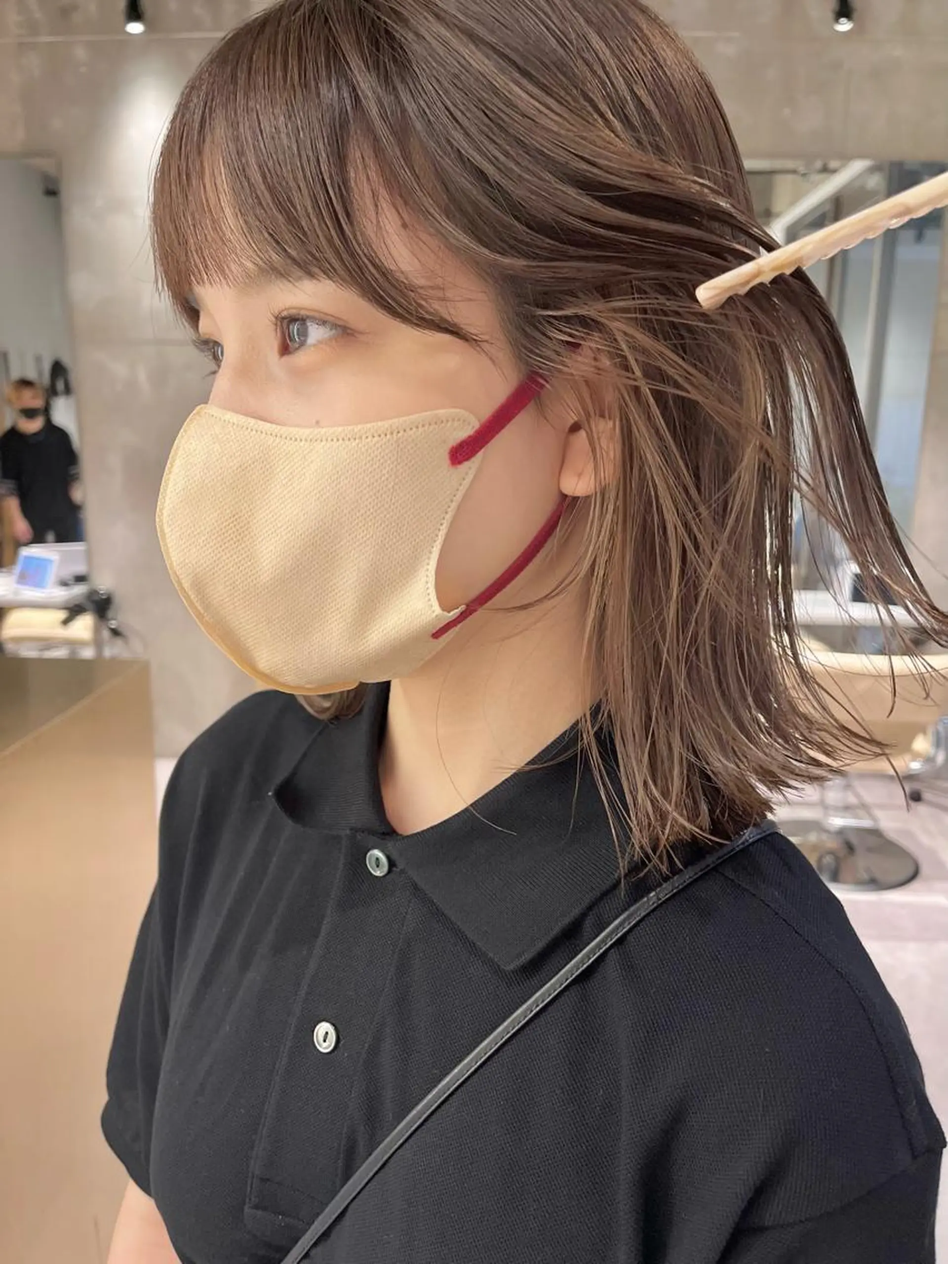 ミディアム カラー ベージュカラー イヤリングカラー iLi所属・iLi 《イリ》のヘアスタイル
