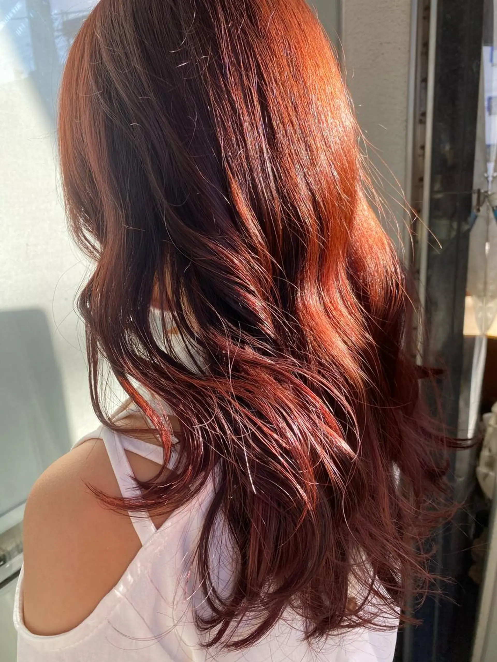 ロング カラー ブリーチ ボルドーカラー ブリーチなしカラー カット ヘアカラー トリートメント eclat suzumiのヘアスタイル