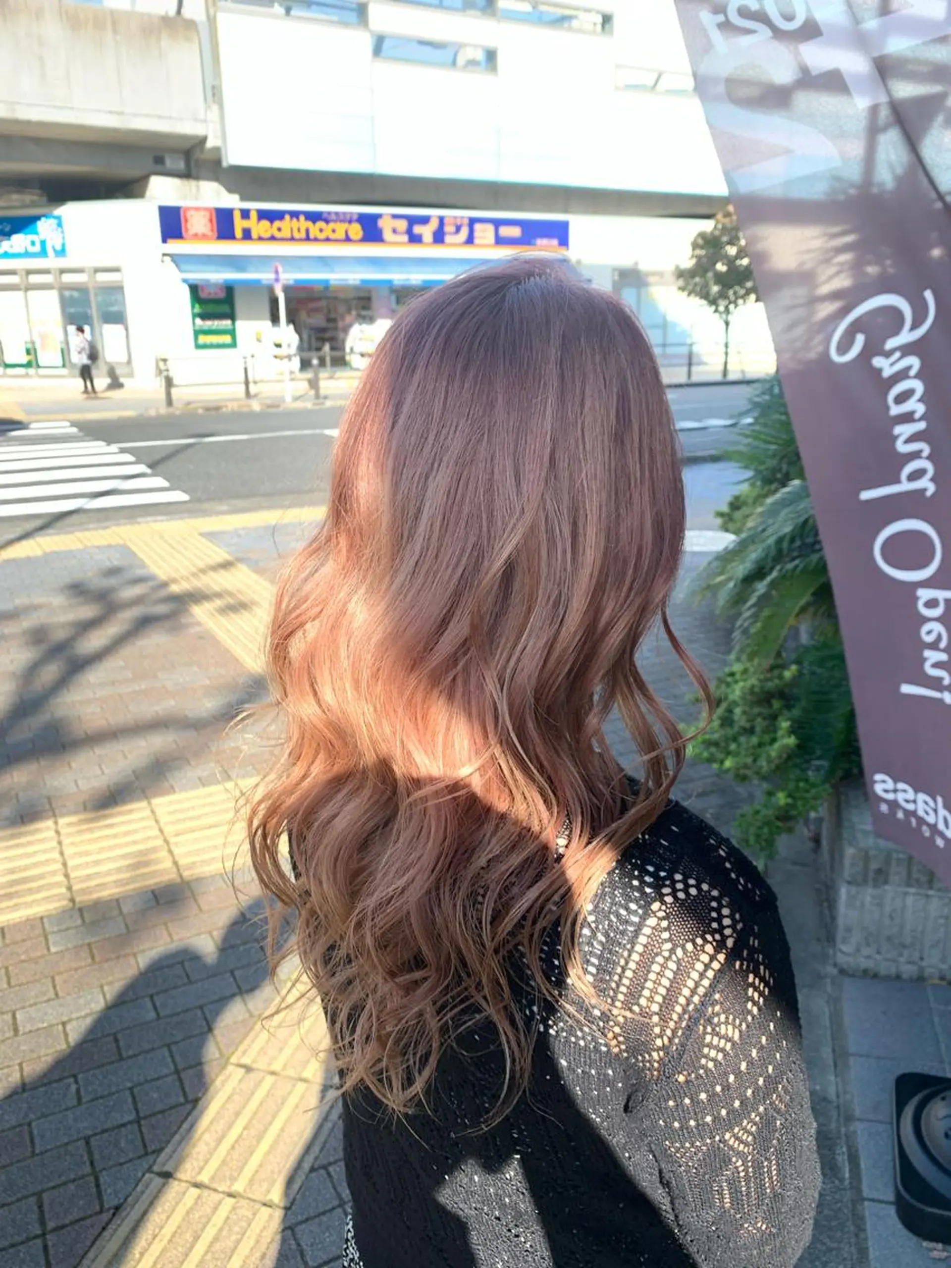 セミロング カラー ヘアアレンジ ベージュカラー ピンクカラー ピンクベージュ ヘアカラー hairworksbadass所属・菊地 旬のヘアスタイル