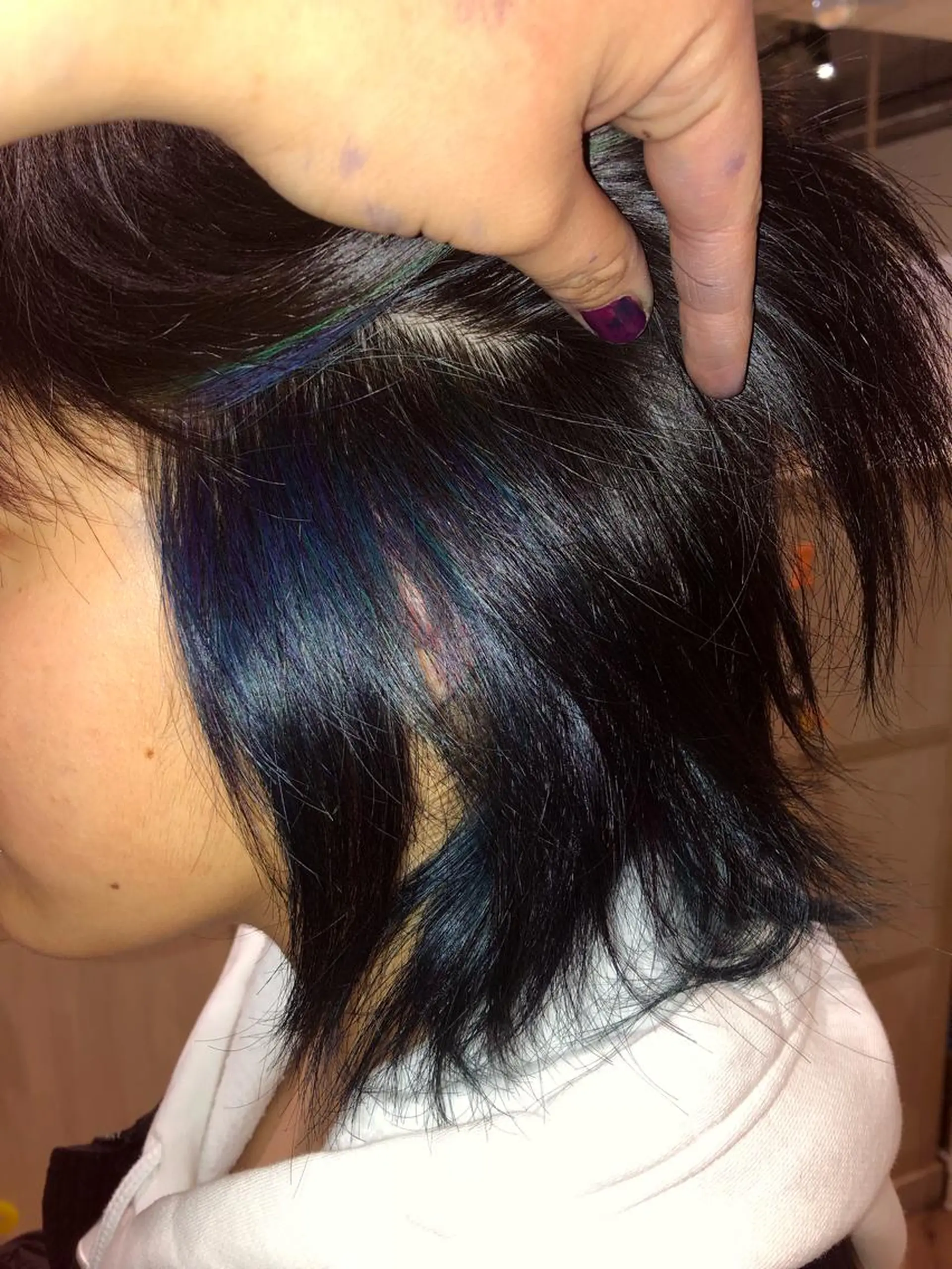 カラー ユニコーンカラー 伊東 彩花のヘアスタイル