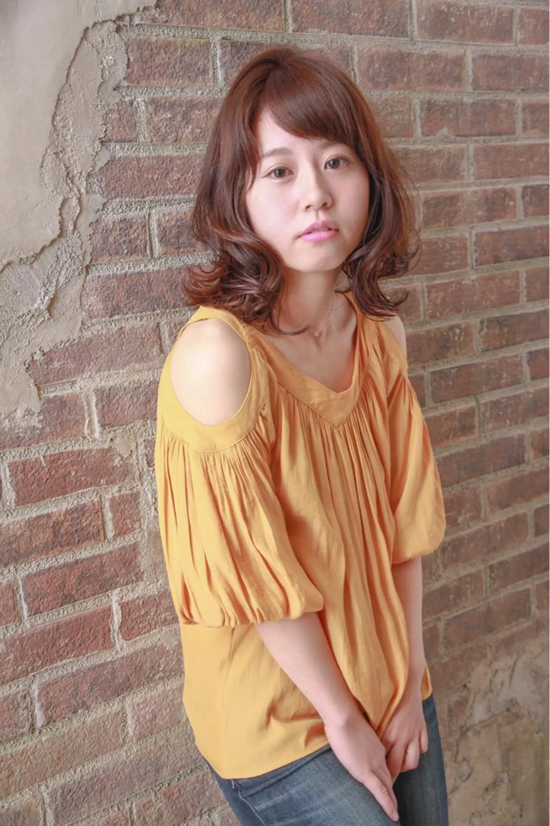ミディアム アッシュ ボブ 伸ばしかけ 外ハネヘア カット ヘアカラー 小林 卓司のヘアスタイル