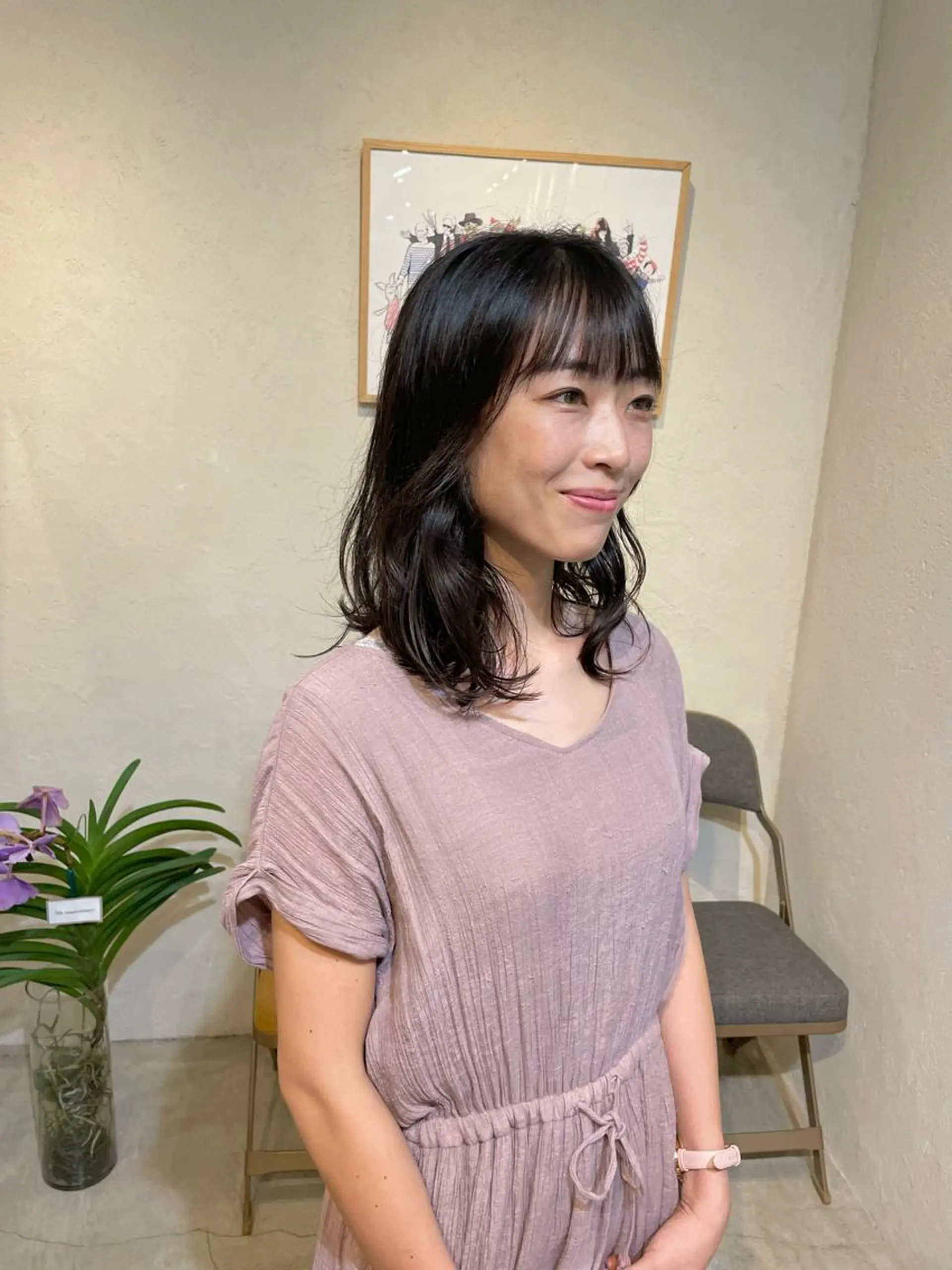 ミディアム カラー 顔周りカット Rin:nel hair所属・Takanishi くすみベージュカラーのヘアスタイル