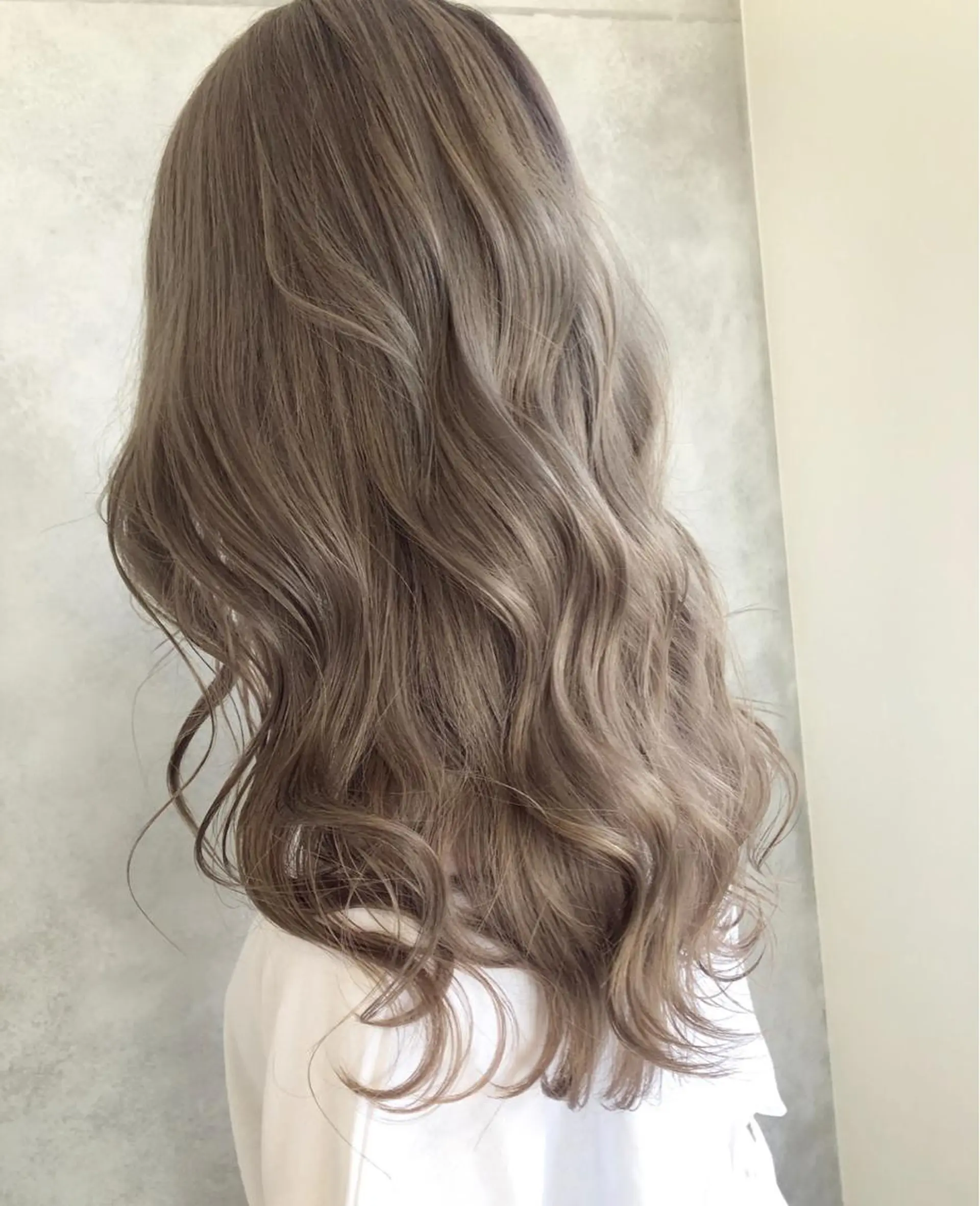 セミロング カラー ハイトーンカラー ヘアカラー トリートメント 【Luis なんば】のヘアスタイル