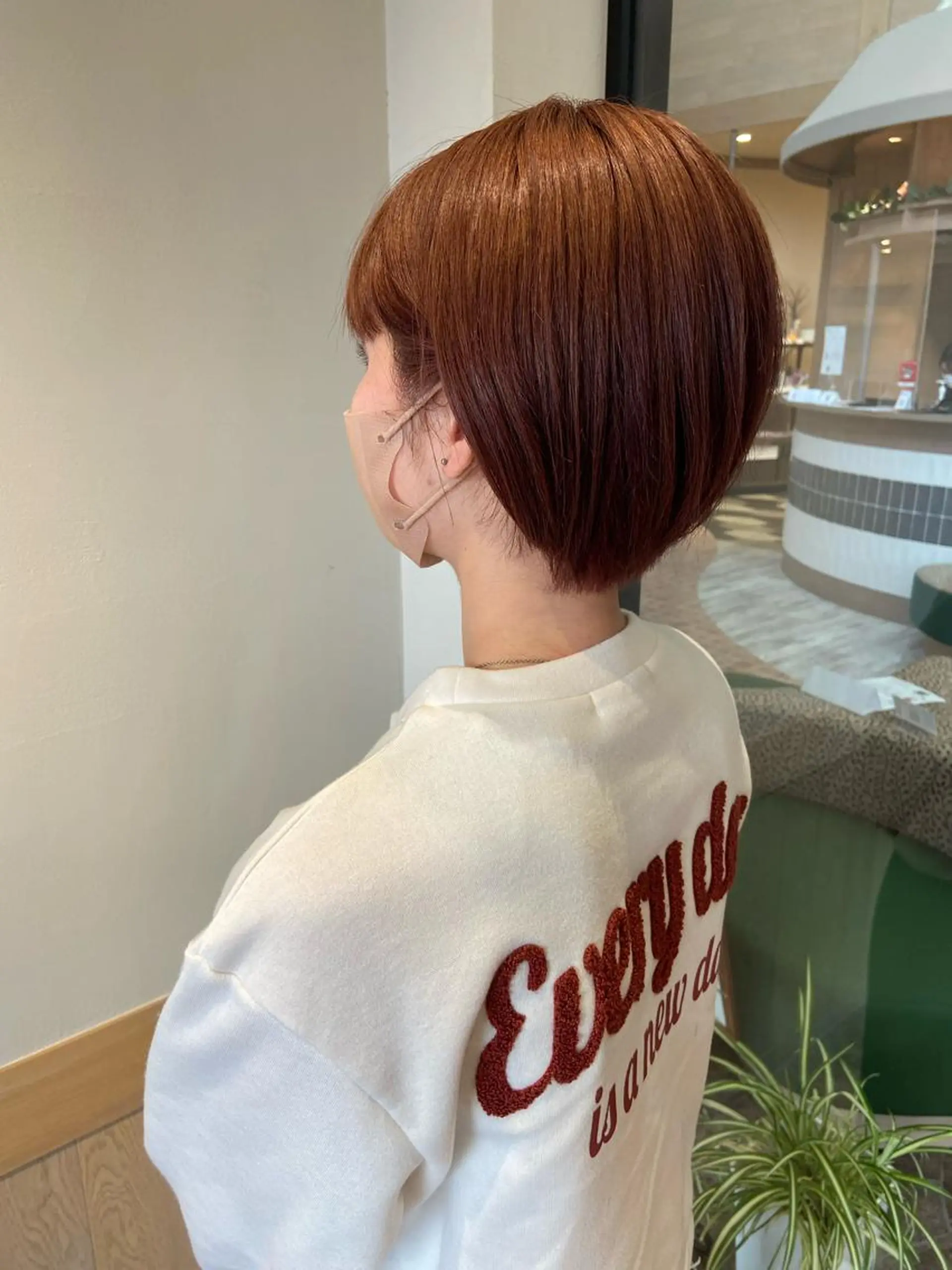 ショート カラー ブリーチ 津田 七美希のヘアスタイル