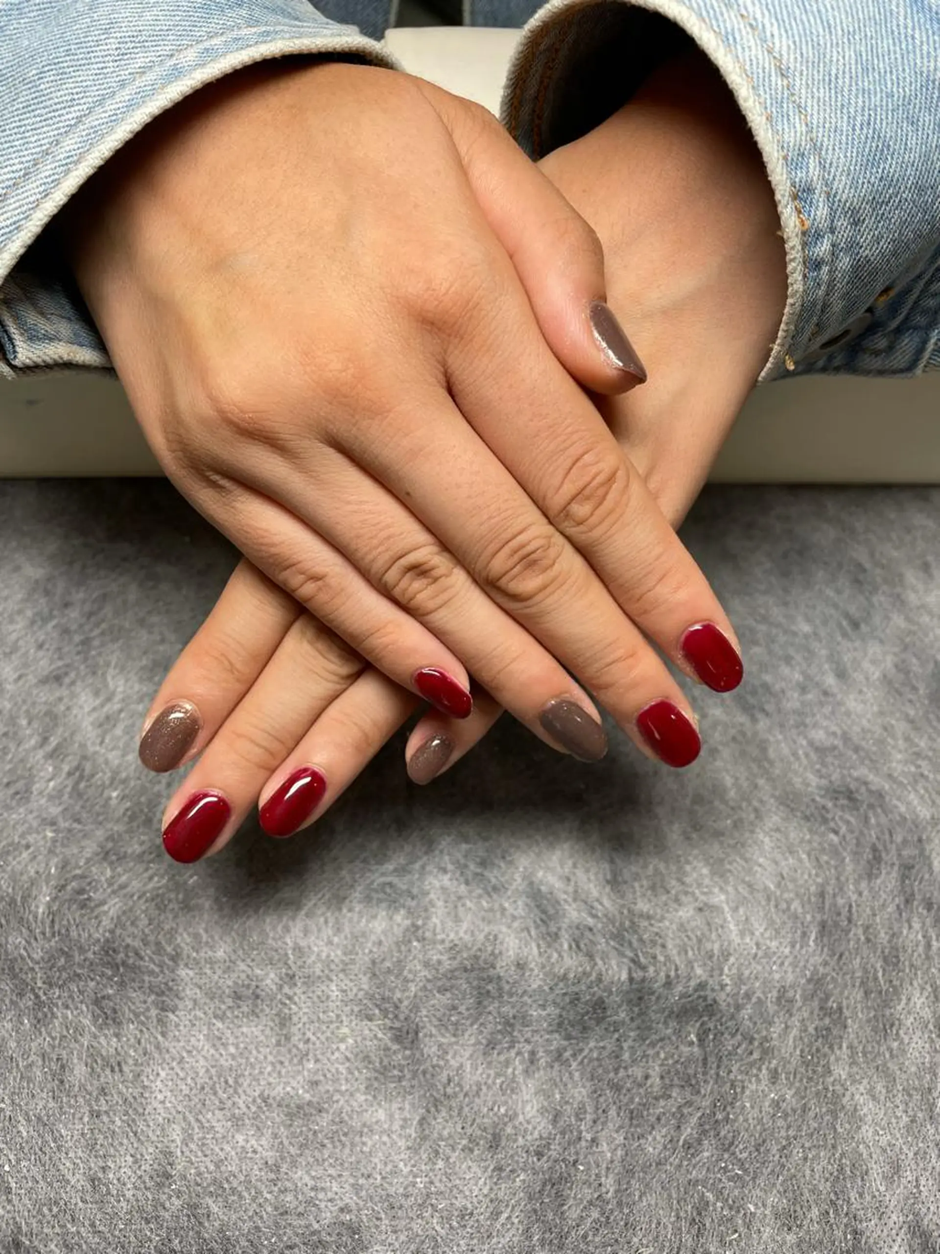 ネイル ボルドー ブラウン ラメ(グリッター) ワンカラーネイル Minna 　eyelash&nail所属・Minna 河原のネイルデザイン
