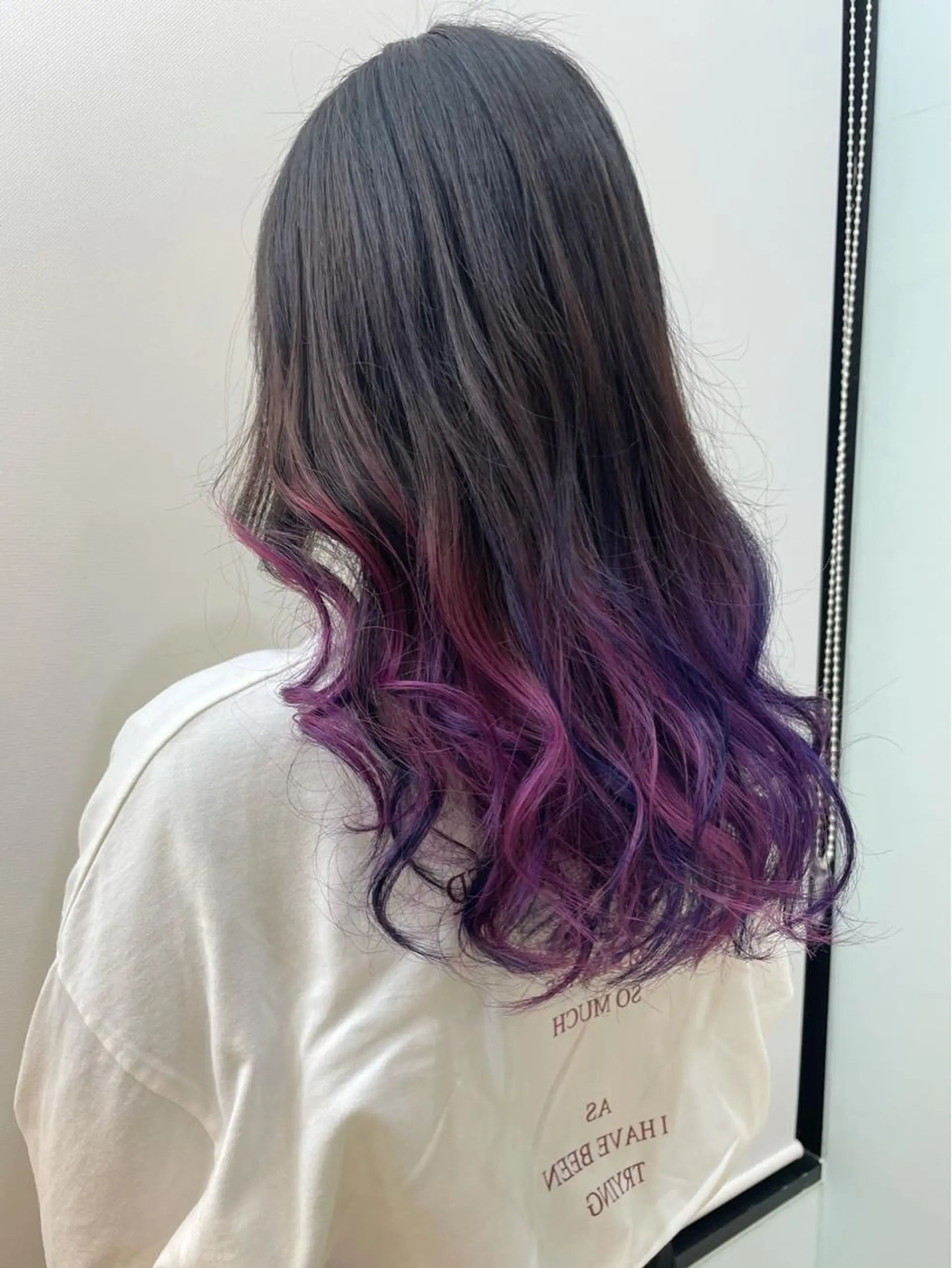 セミロング カラー グラデーションカラー ピンクカラー パープルカラー 佐藤 魁人のヘアスタイル