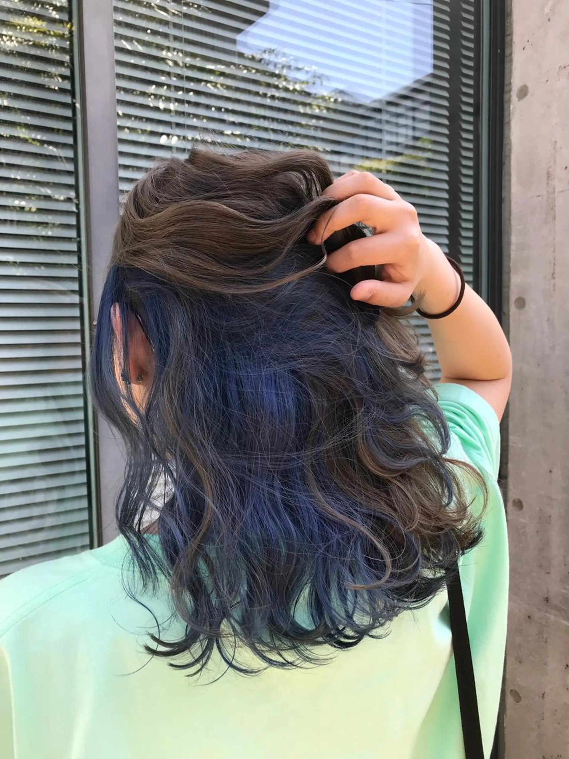 ミディアム カラー ブリーチ ブルーカラー a-o横浜所属・色落ちまでキレイに！ ！女性サロンremiのヘアスタイル