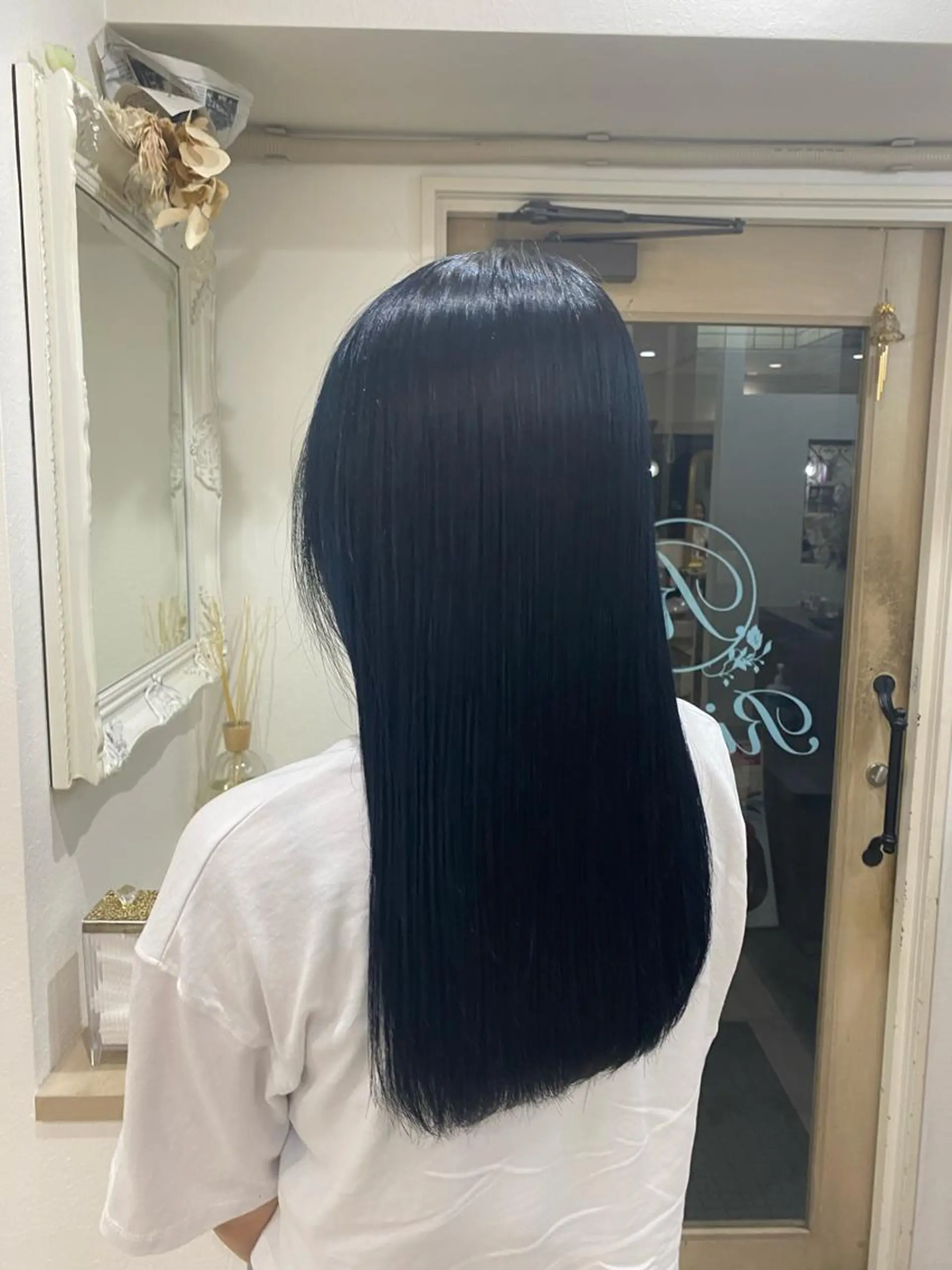 ロング カラー 黒髪 ブルーカラー ブルーブラック 磯　亜由香 🌷ブリーチのヘアスタイル