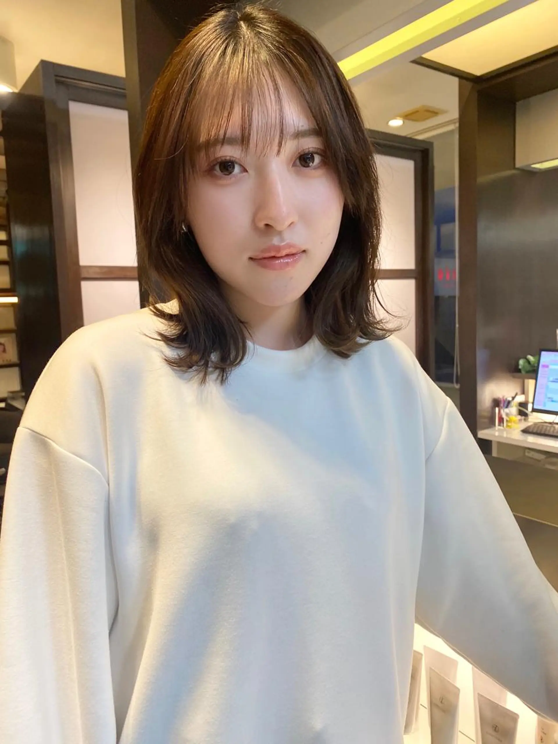 ミディアム パーマ ミストバング ハイライト 学生 外ハネヘア nambu-GARDEN所属・上田 昂雅のヘアスタイル