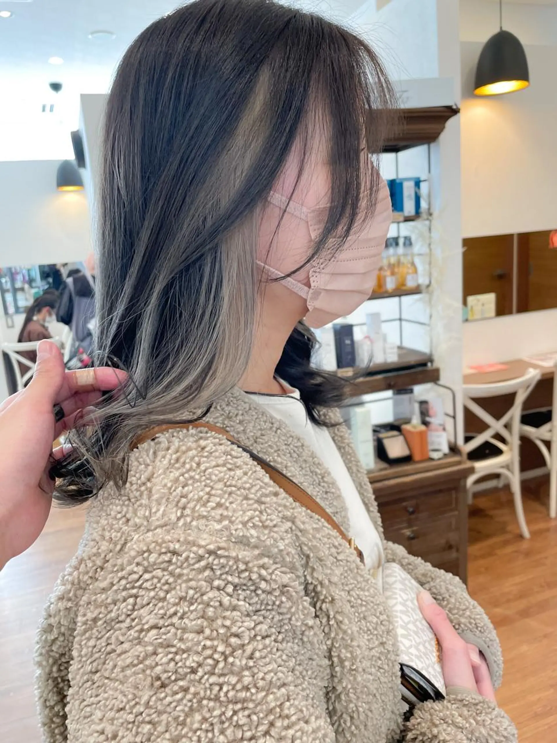 ロング カラー ベージュカラー イヤリングカラー ホワイトベージュ ヘアカラー 髪質改善/ブリーチ 田代 龍我のヘアスタイル