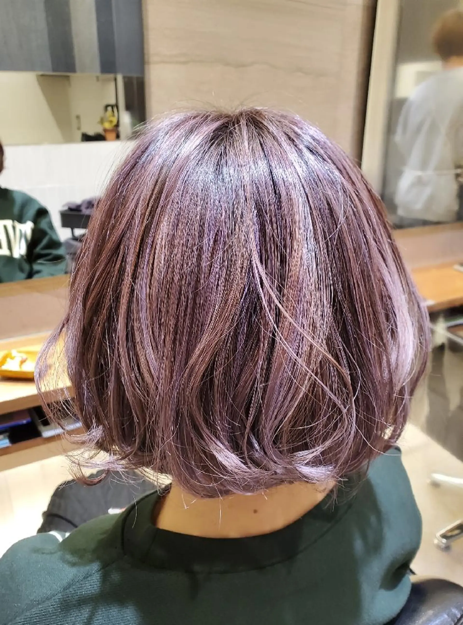 ショート カラー ハイライトカラー パープルカラー ハイライト 💎カラー特化💎 長嶺文江💎のヘアスタイル