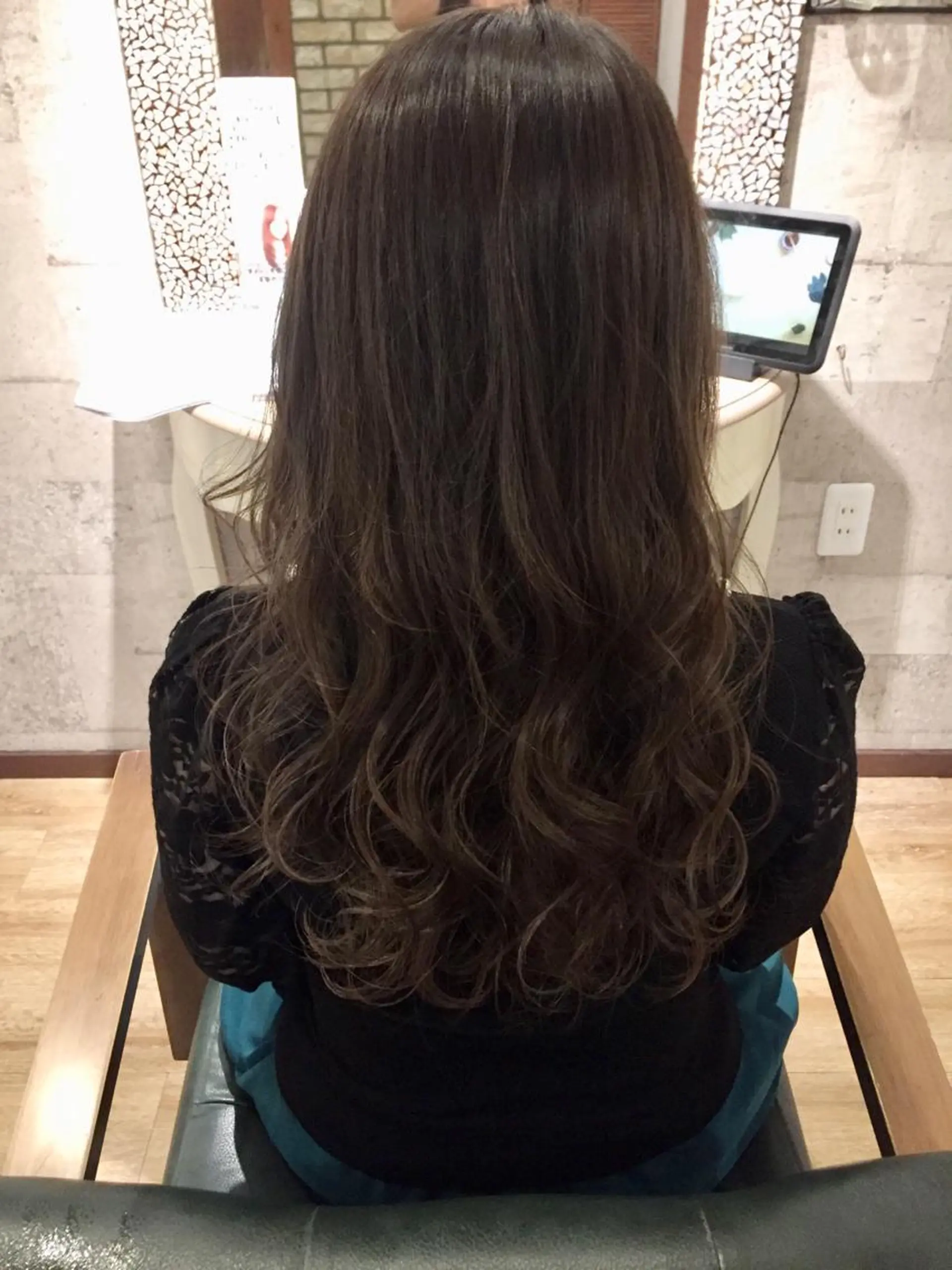 セミロング カラー 透明感カラー ハイライトカラー イルミナカラー ハイライト カット ヘアカラー トリートメント SALOWIN(サロウィン)広島並木通り所属・田村和範/似合わせ カラー/縮毛矯正のヘアスタイル