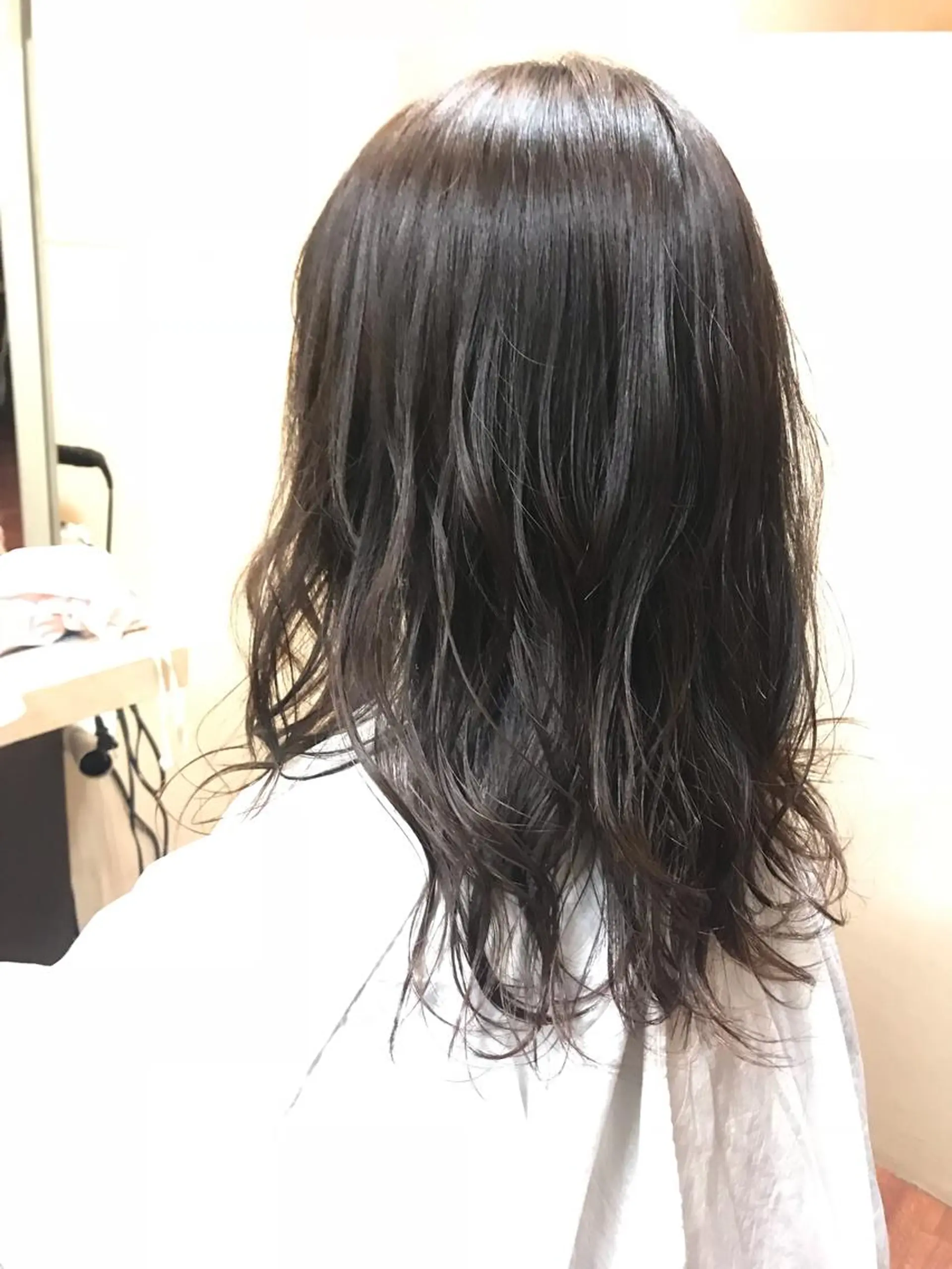 セミロング アッシュ 大木 華のヘアスタイル