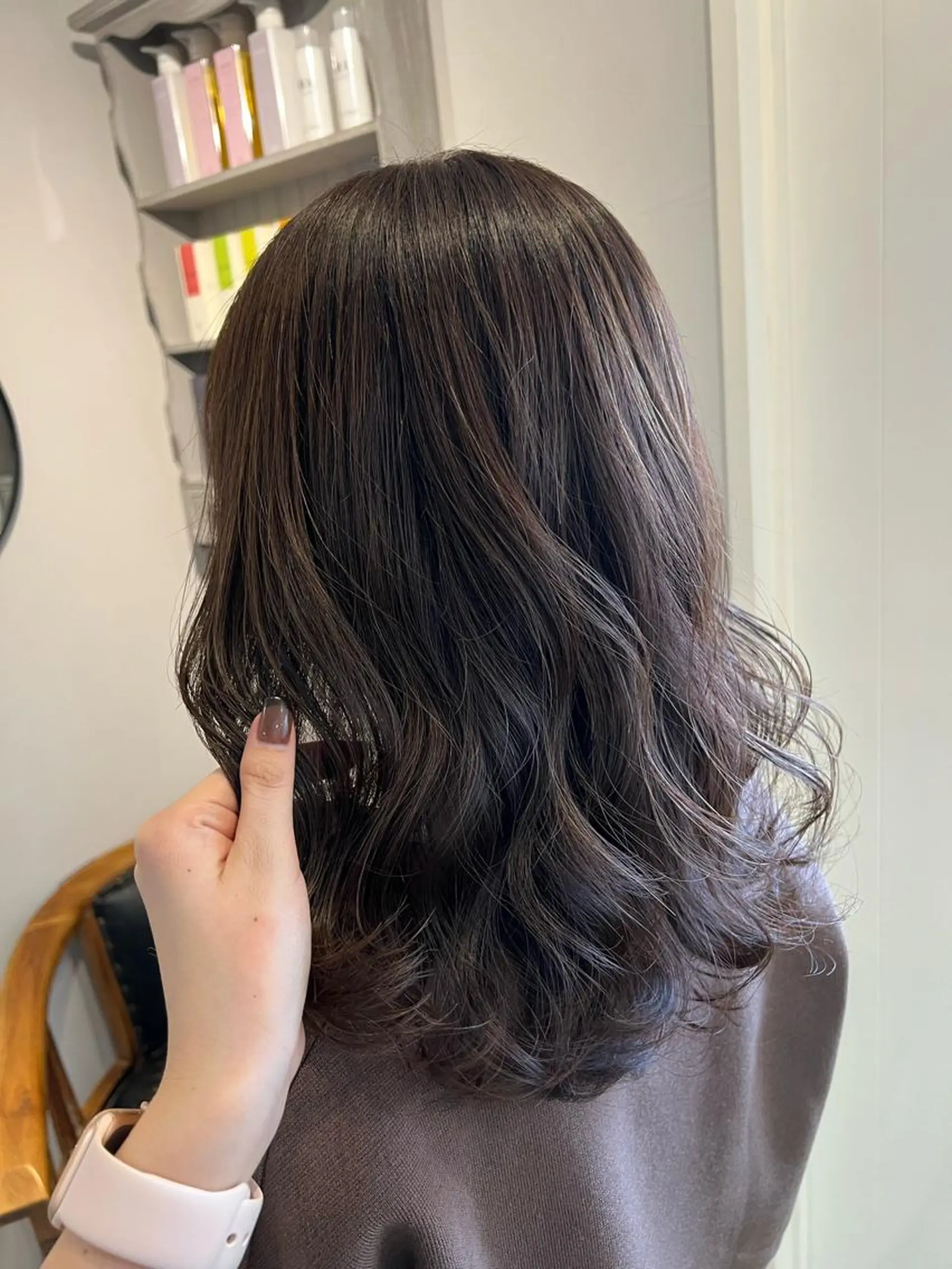 セミロング カラー 透明感カラー グレージュ ラベンダーカラー ラベンダーグレージュ ラベンダーグレー カット ヘアカラー トリートメント 西村 美羽のヘアスタイル