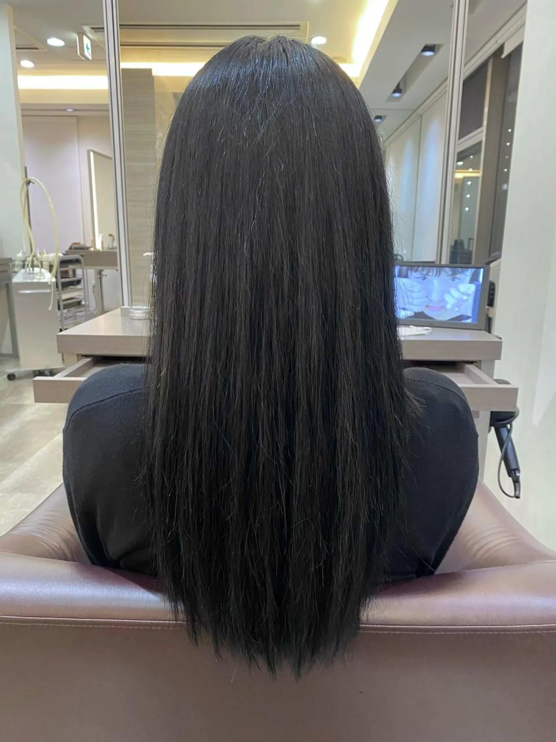 ロング カラー 黒髪 ブルーカラー ブルーブラック garage.所属・吉田 慎冴のヘアスタイル