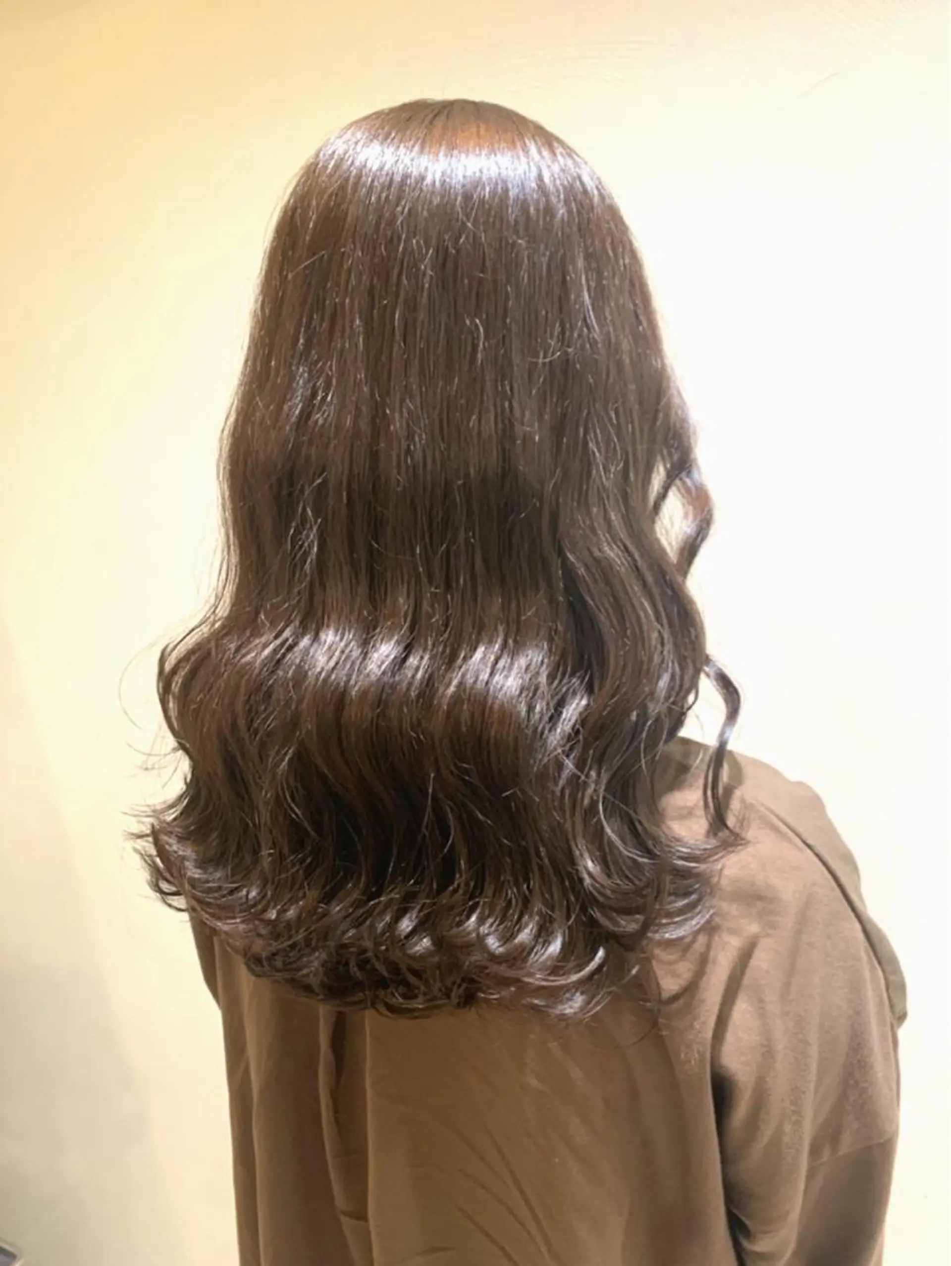ロング カラー ベージュカラー ブリーチ ブラウンカラー 透明感カラー イルミナカラー カット ヘアカラー WILL DRESS JR高槻店所属・内山 由貴奈のヘアスタイル