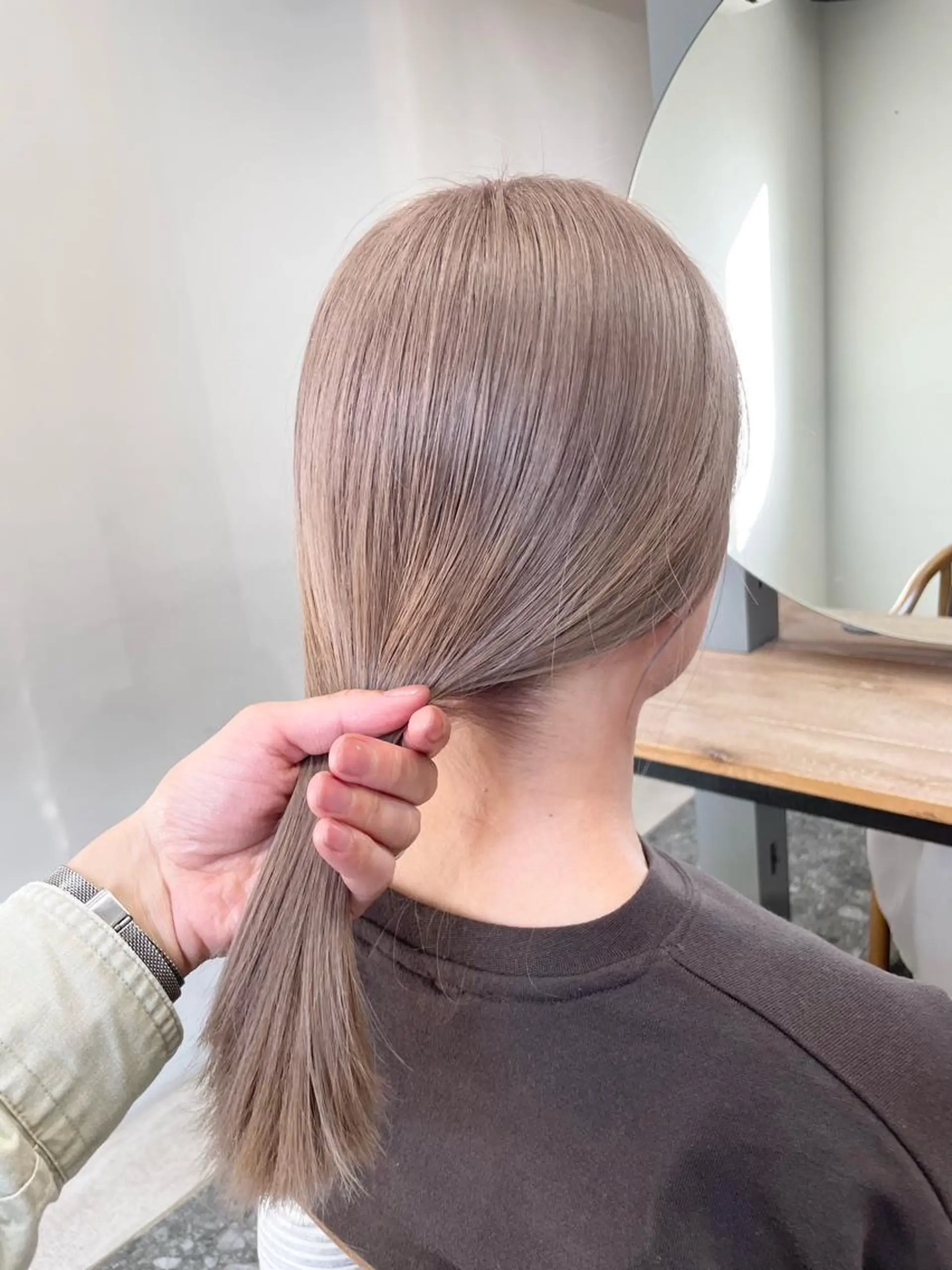 ミディアム カラー ベージュカラー ペールベージュ カット ヘアカラー 五十嵐 雄毅のヘアスタイル