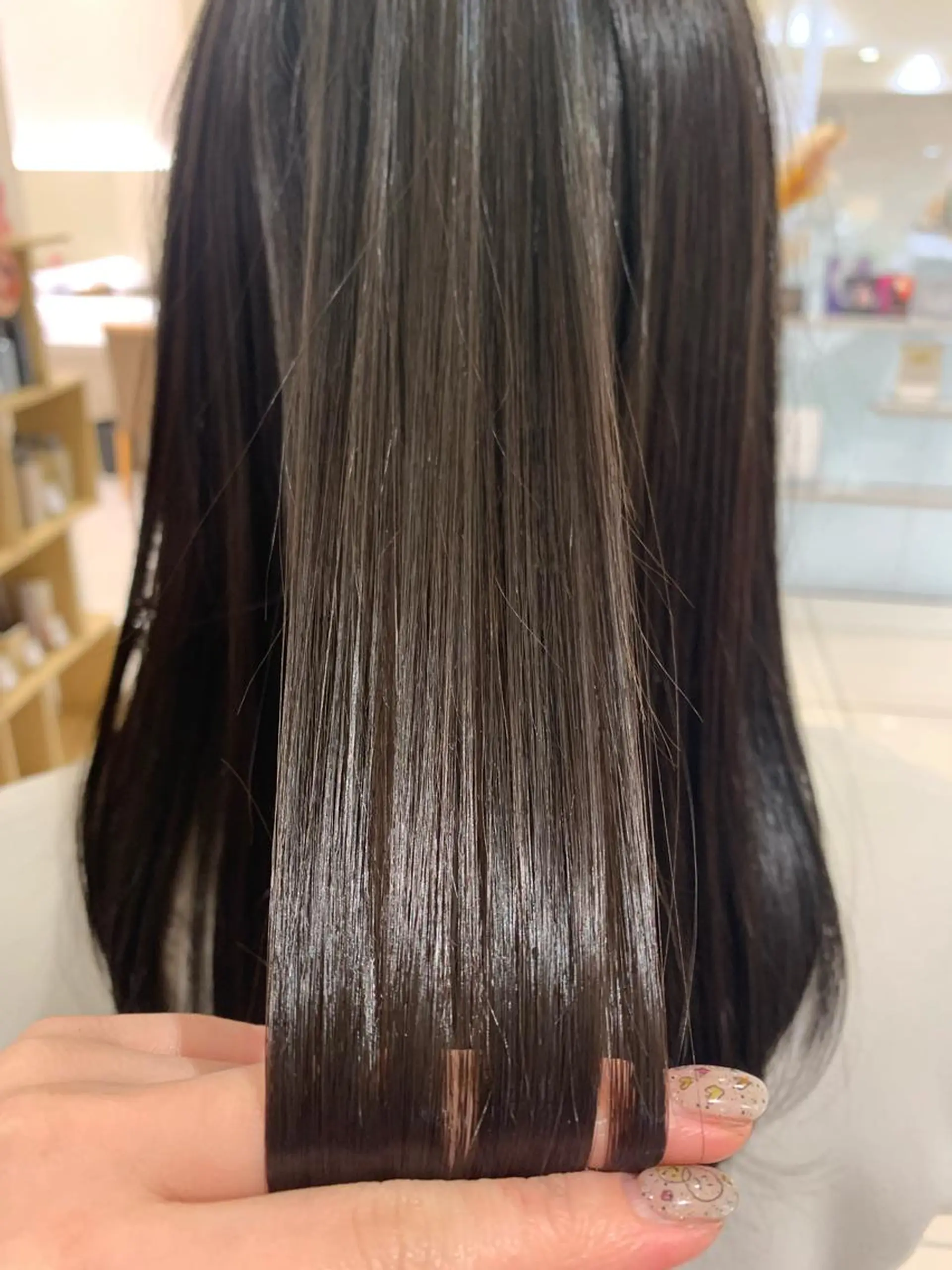 セミロング ヘアカラー 韓国レイヤー🪽 耳ツボジュエリーのヘアスタイル
