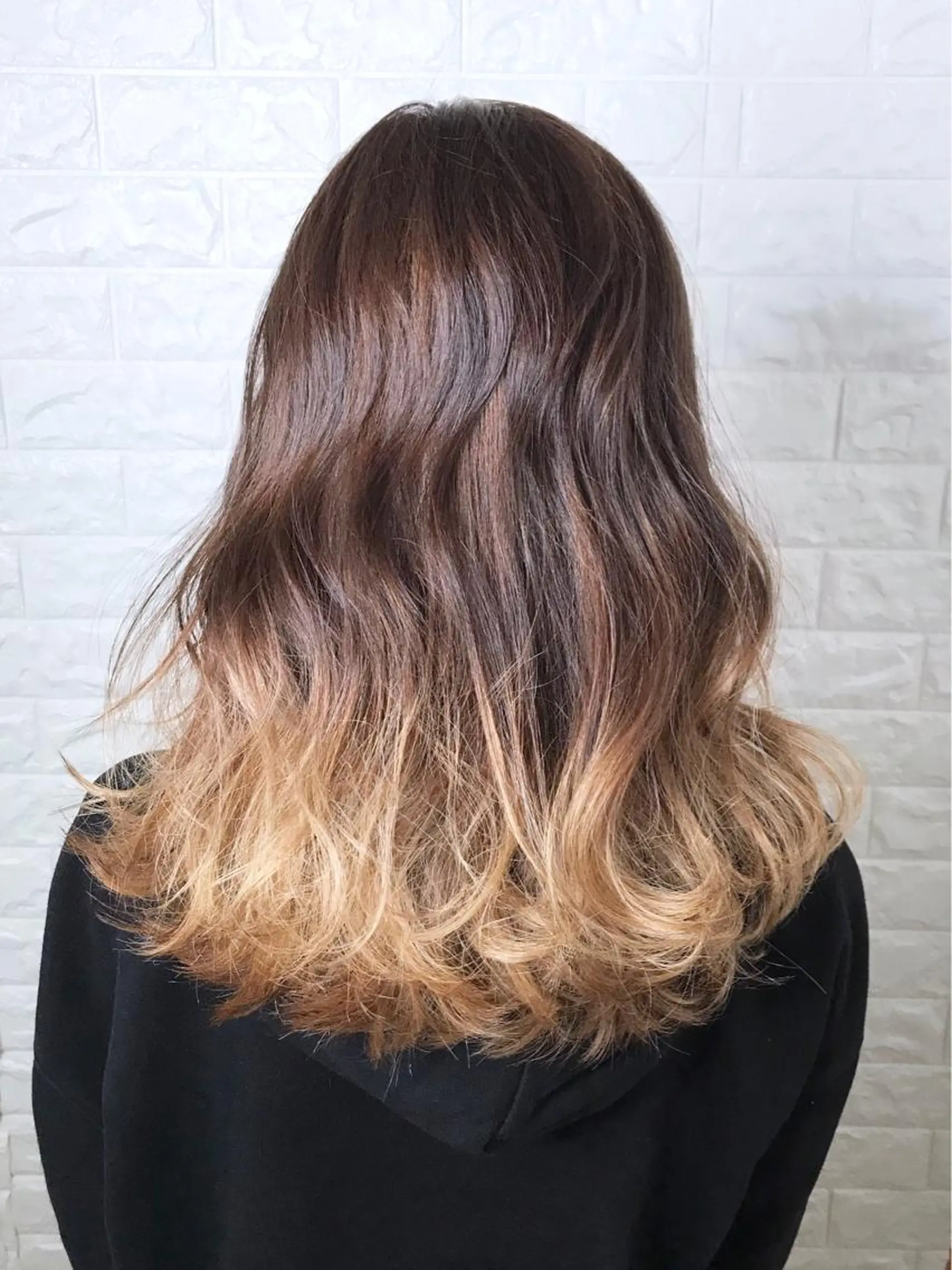 セミロング カラー ブリーチ ケアブリーチ グラデーションカラー ハイライトカラー イルミナカラー エイジングケア特化 美容師✂️山崎竜二のヘアスタイル