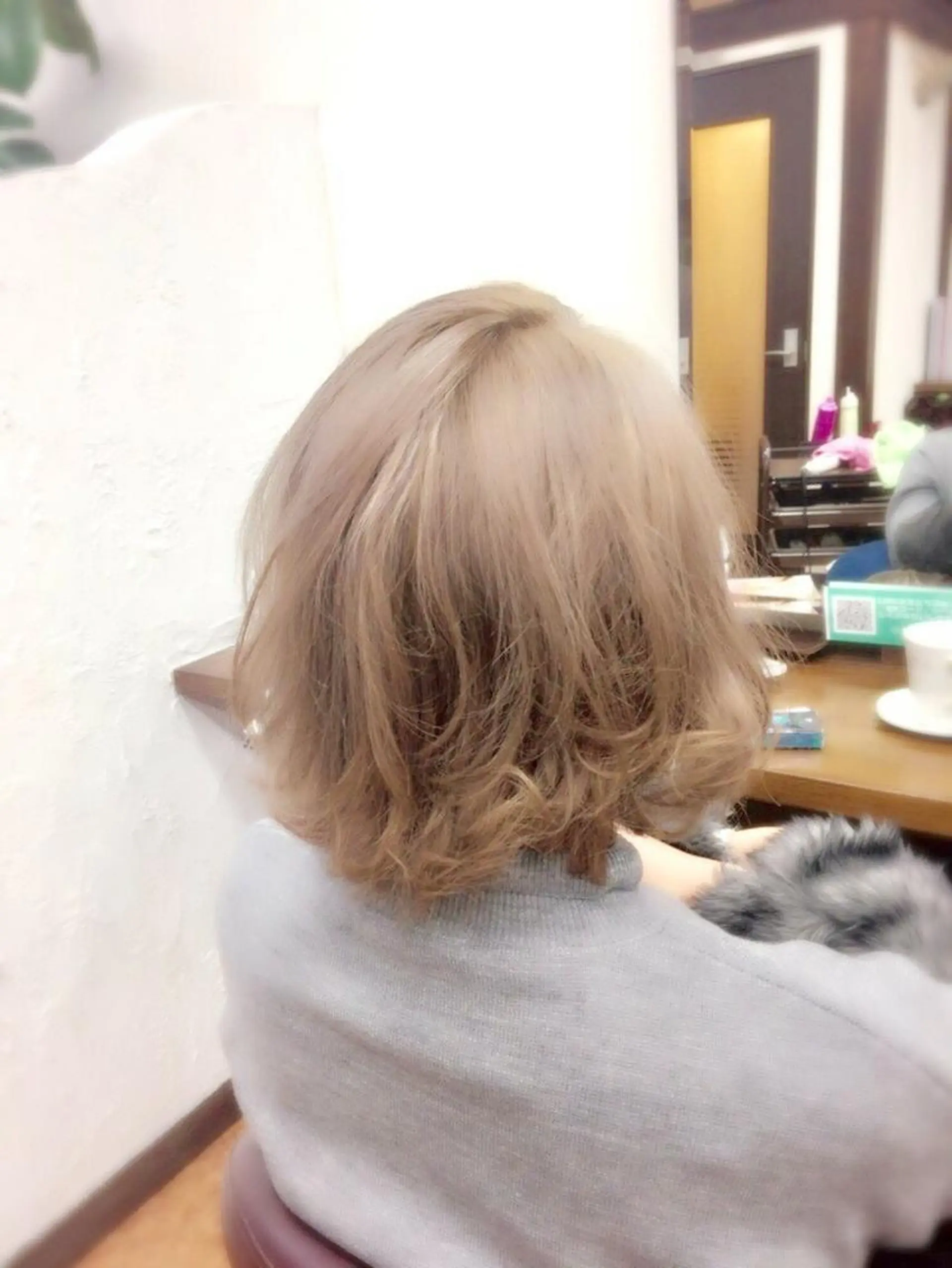 ミディアム カラー ベージュカラー ブリーチ ミルキーベージュ LIVE  TOREA所属・ライブトレア YOSHIKIのヘアスタイル