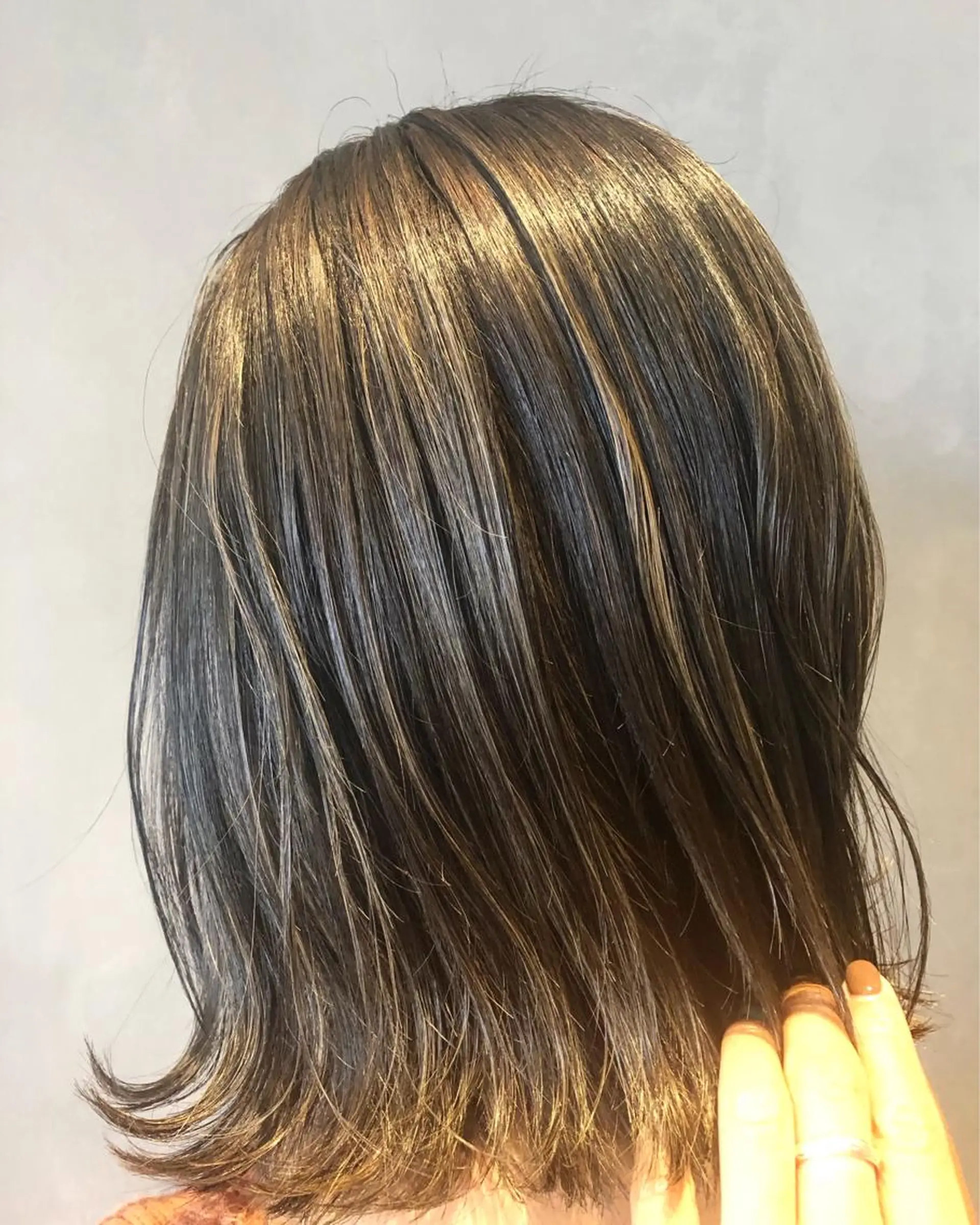 ミディアム カラー ハイライトカラー ハイライト ヘアカラー 長谷川 沙紀のヘアスタイル