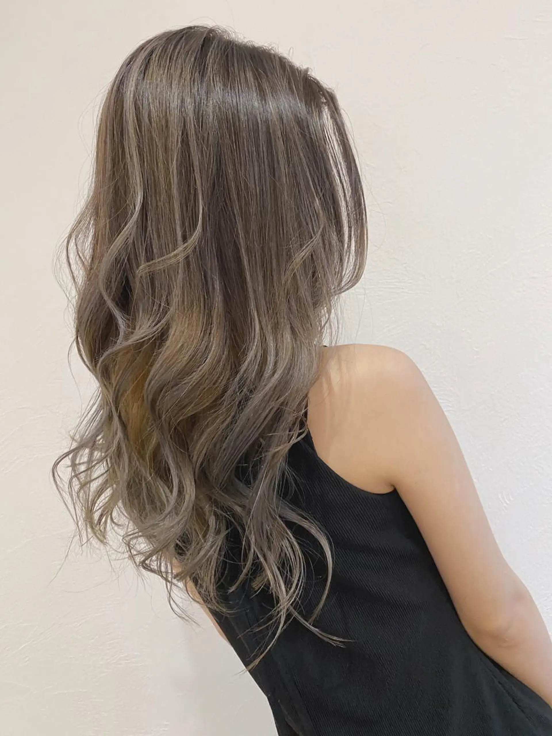 ロング カラー 透明感カラー グレージュ ハイライトカラー ハイライト カット ヘアカラー トリートメント KINI所属・HIYOSHI　✂︎ 艶髪職人のヘアスタイル