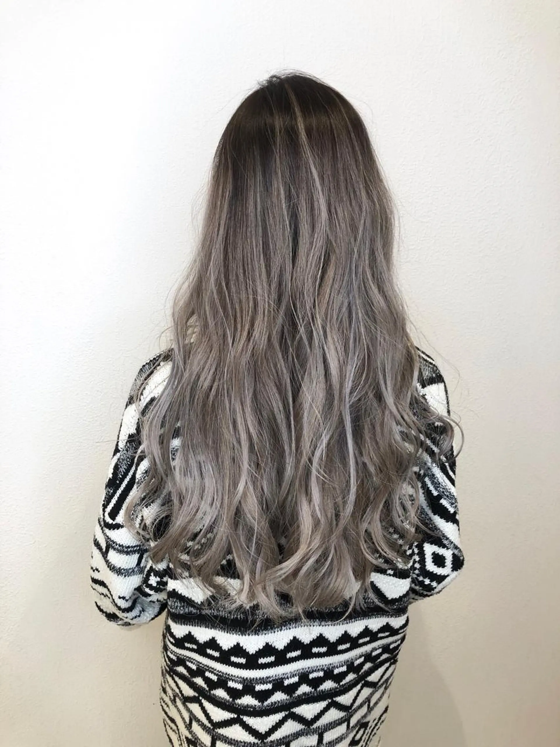 ロング カラー バレイヤージュ デザインカラー グレージュ ハイライトカラー ハイライト ブリーチ無しカラー 👑店長　平松　由のヘアスタイル