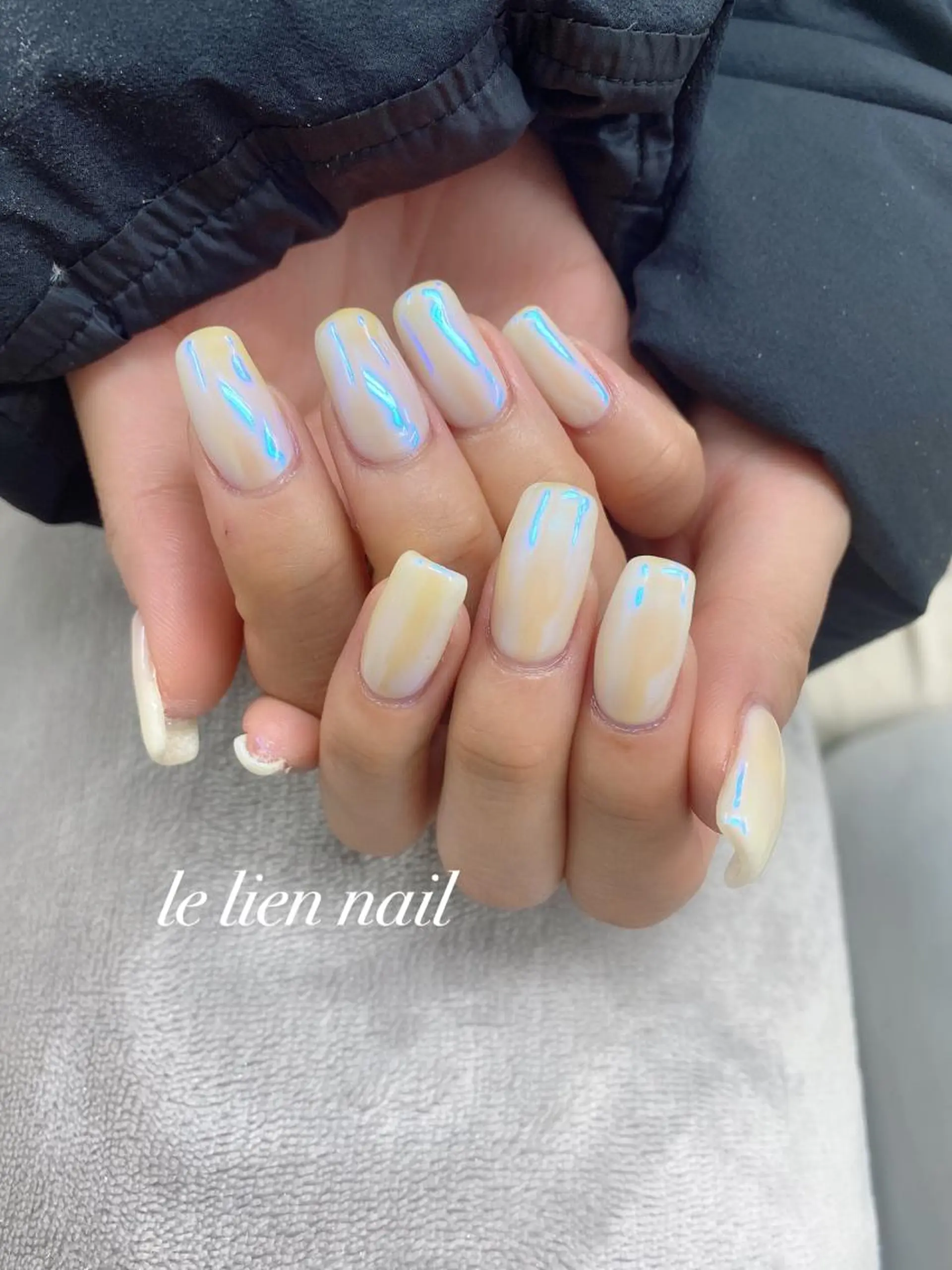 ネイル オーロラネイル ブルー ワンカラーネイル スクエアネイル ホワイト ハンドネイル le lien nailのネイルデザイン
