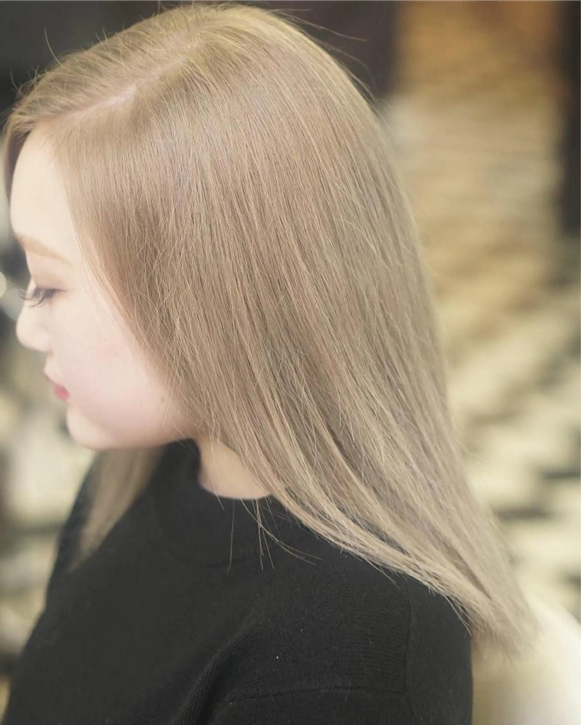 セミロング カラー ベージュカラー ブリーチ ハイトーンカラー ミルクティーベージュ ヘアカラー トリートメント 枝毛カット＆髪質改善 満足NO.1岡しゃんのヘアスタイル