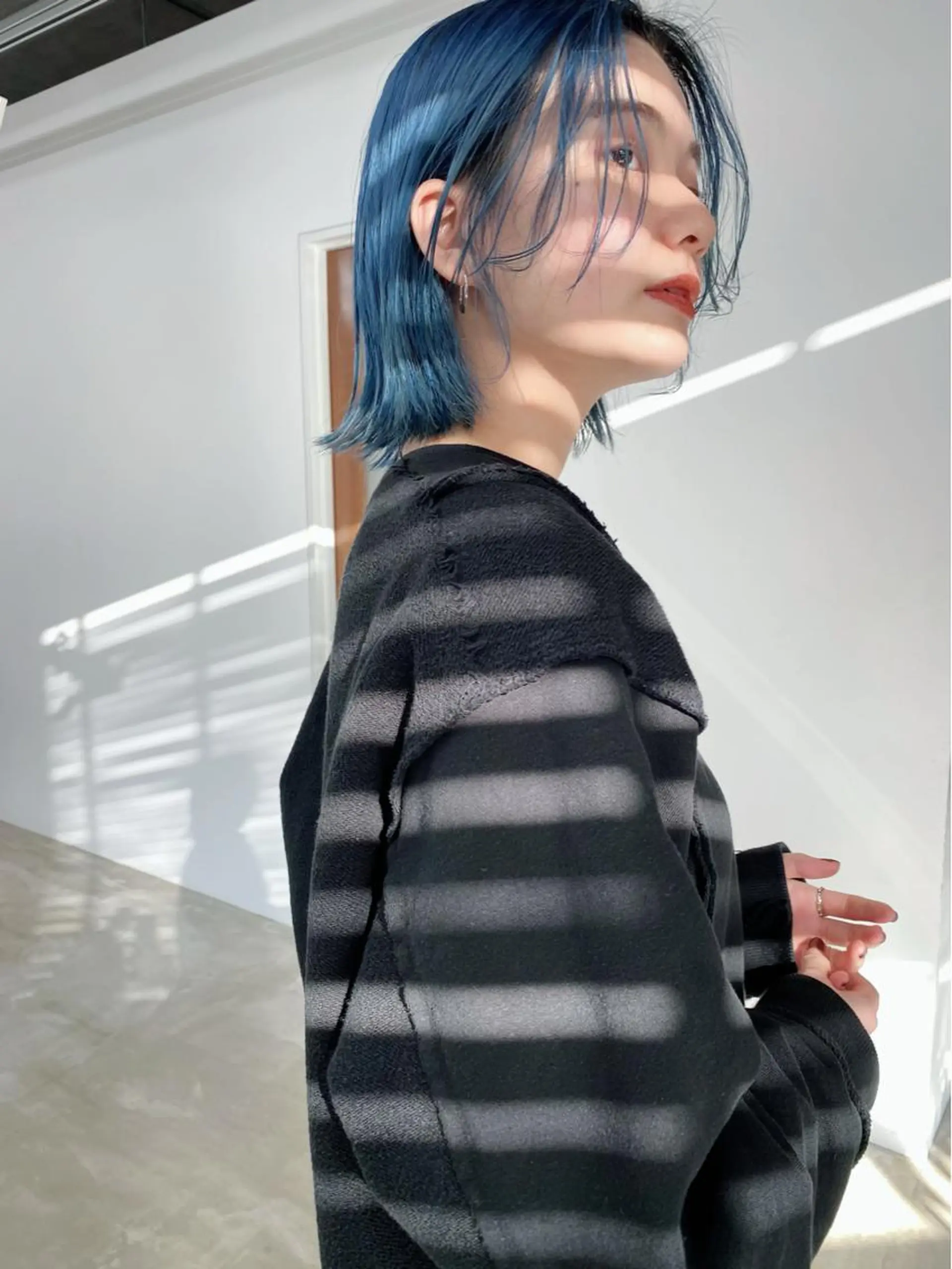 セミロング カラー ヘアアレンジ ブリーチ ブルーカラー カット son hair HIROEのヘアスタイル