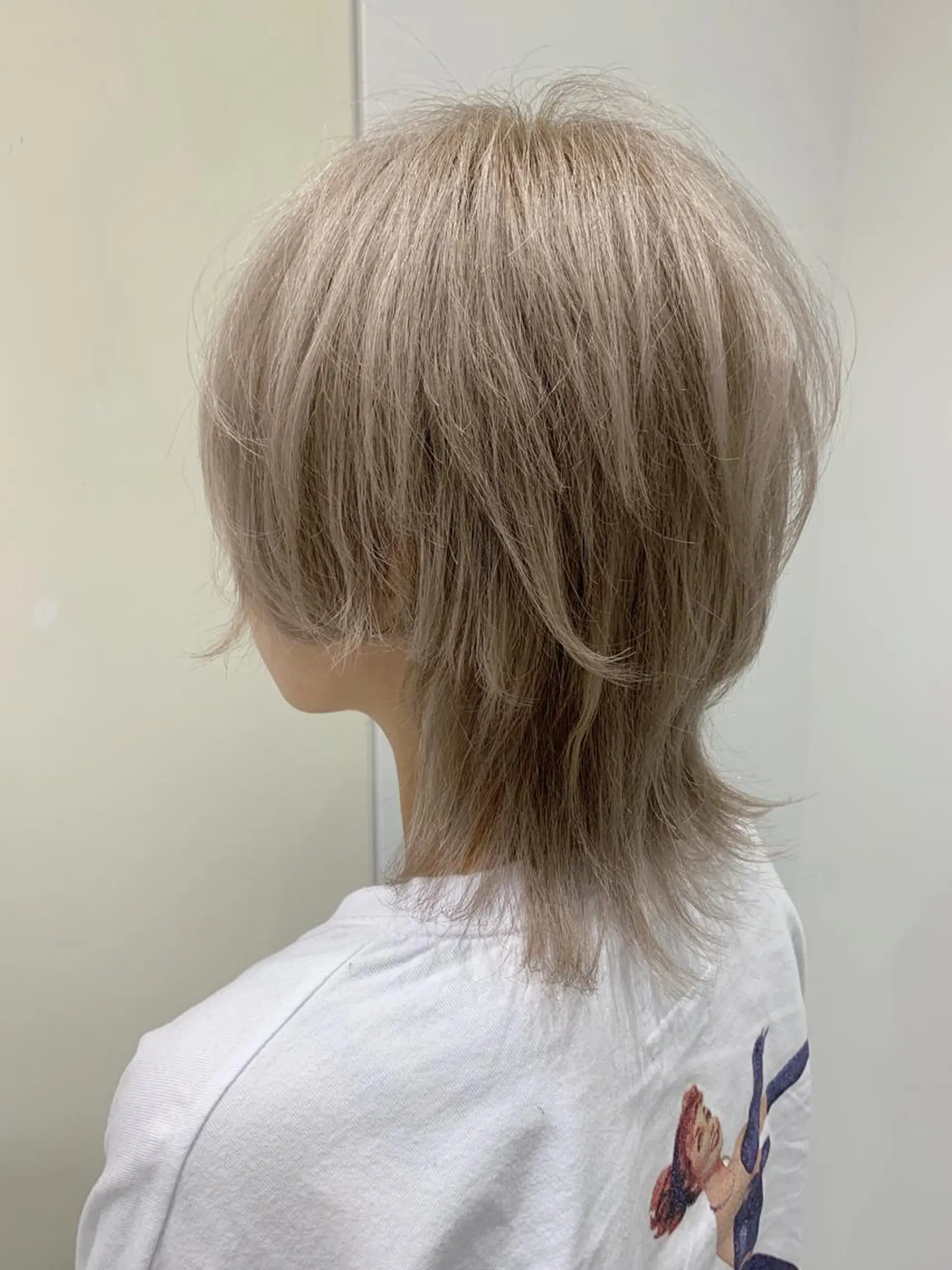 ショート カラー ベージュカラー ブリーチ ケアブリーチ トリートメント ウルフカット カット ヘアカラー Le'a渋谷所属・インナーエクステ渋谷 🦋KAJIのヘアスタイル