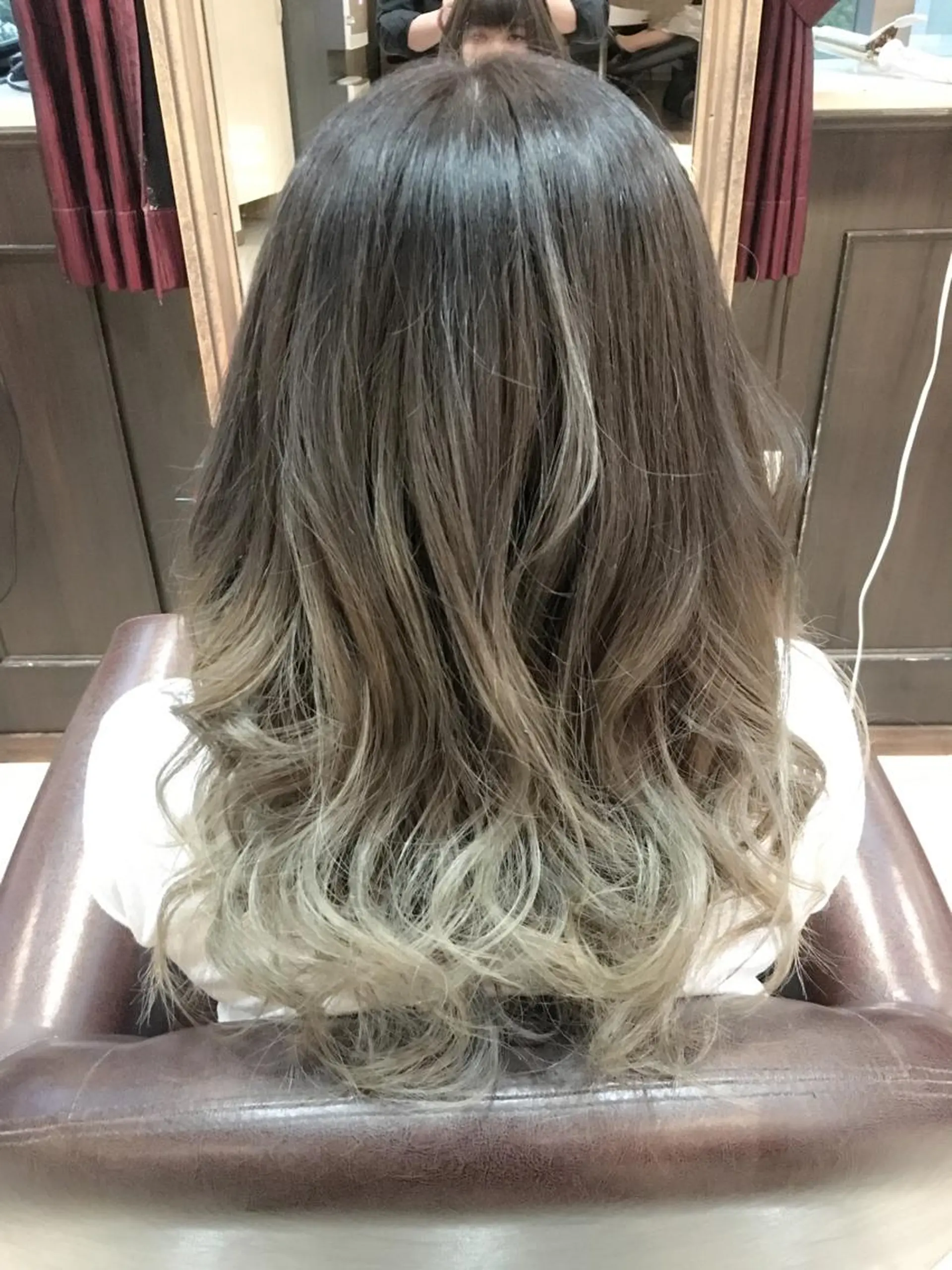ロング カラー ブリーチ グラデーションカラー エフェクトブリーチ エクステhiroのヘアスタイル