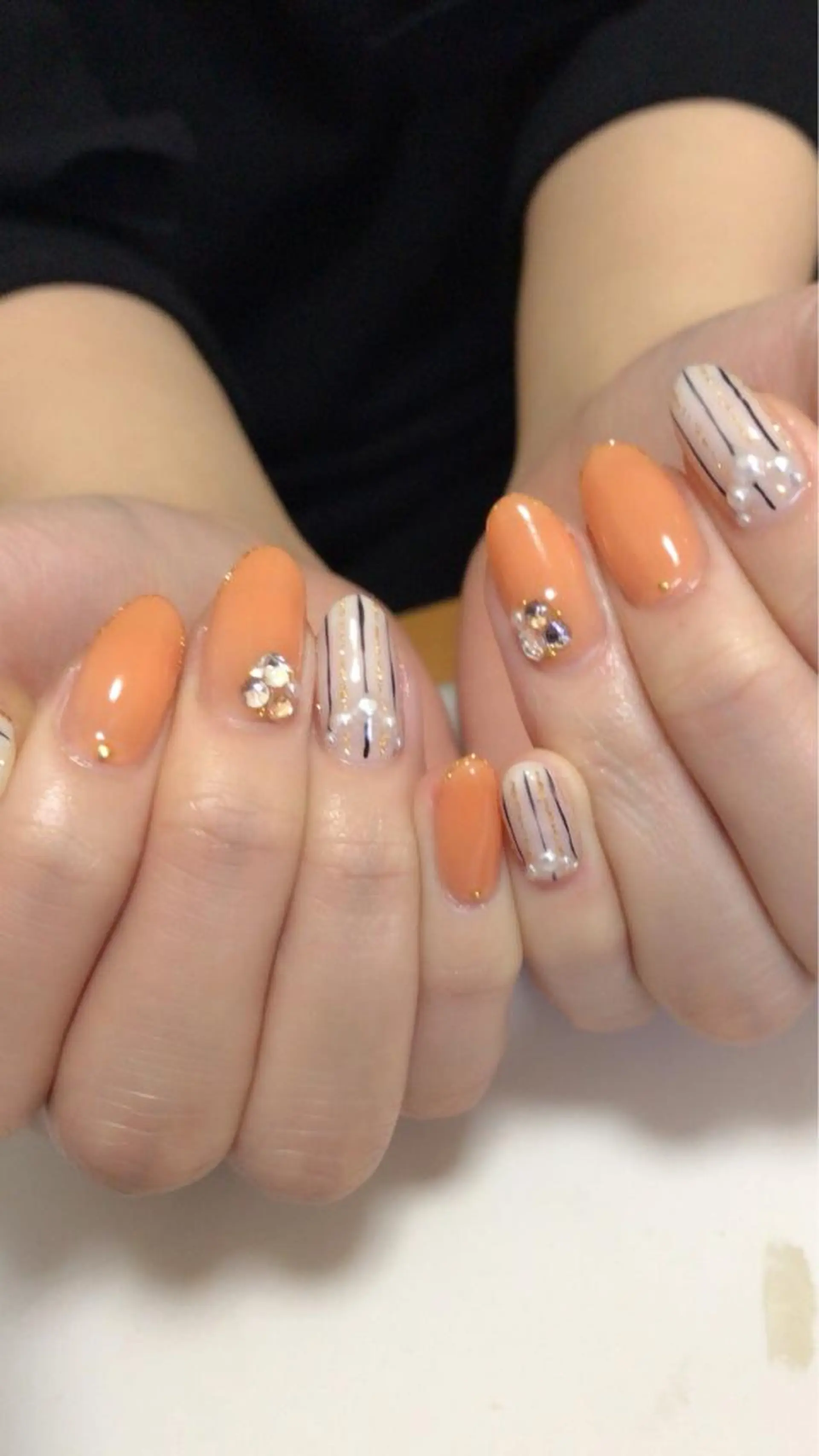 ネイル アートネイル ワンカラーネイル ストーンネイル ハンドネイル 木槿所属・吉冨 光恵のネイルデザイン