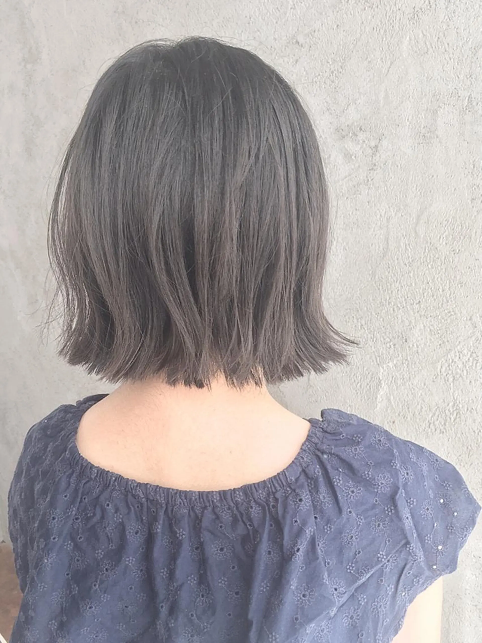 ショート カラー 切りっぱなしボブ ボブ 外ハネヘア カット EMANON天神所属・Hitomi Ezakiのヘアスタイル