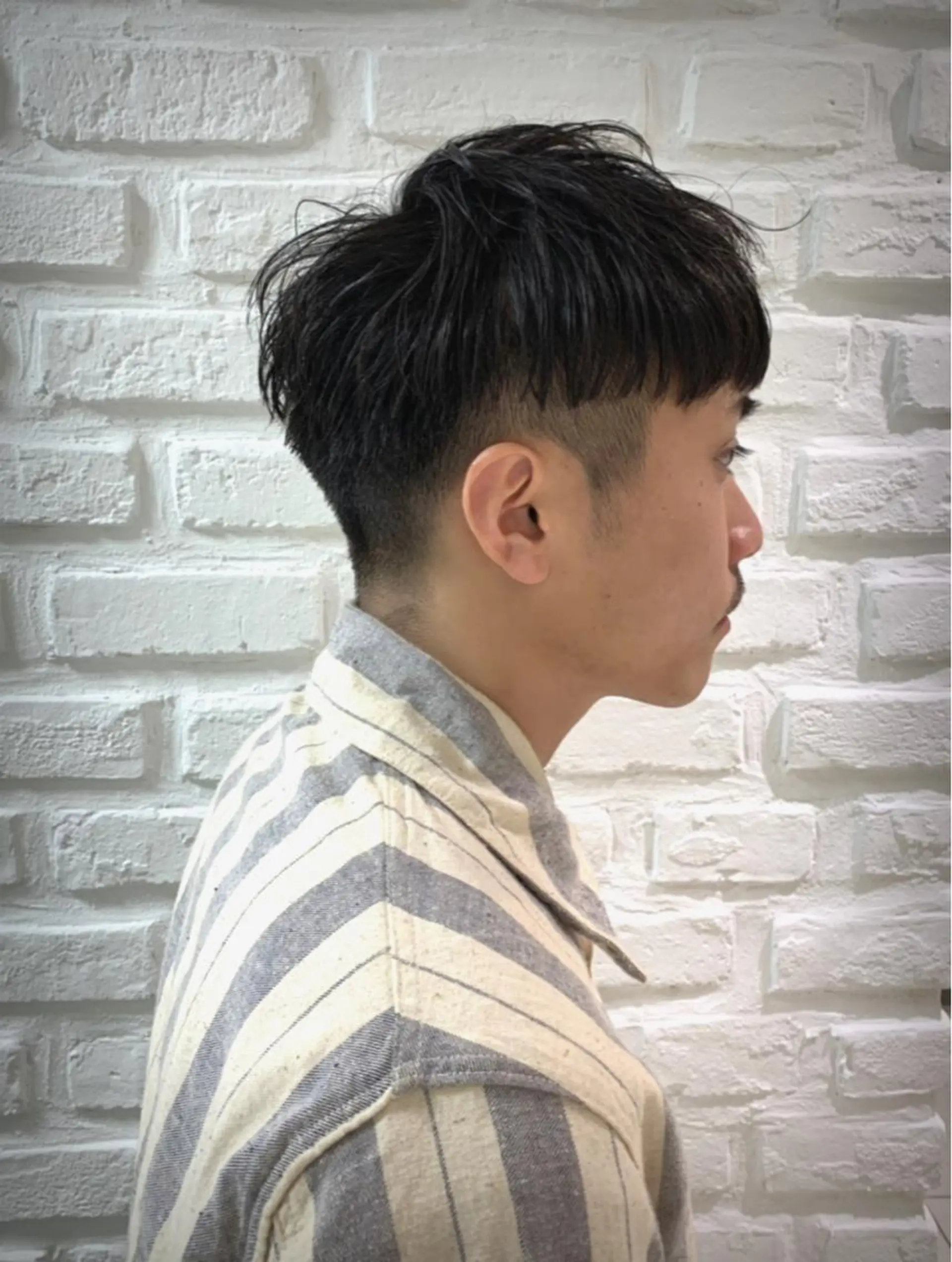 ショート メンズ 刈り上げ オン眉 カット 【デザインカラー】 粥川佳日望のヘアスタイル