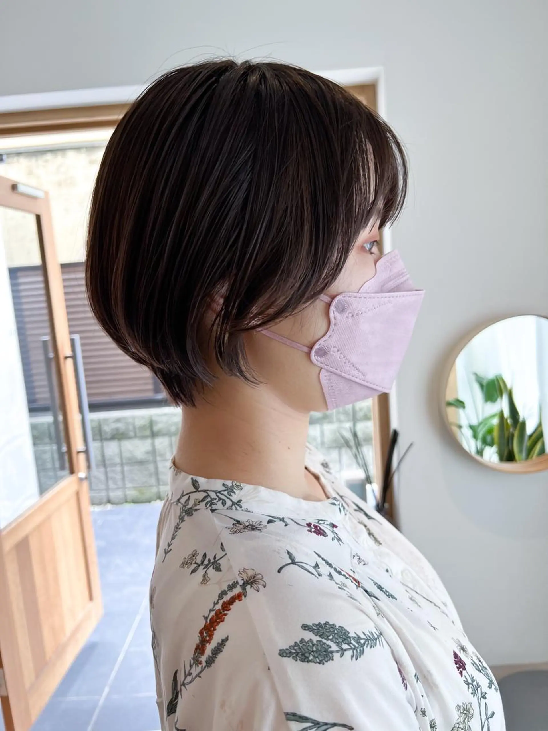 ショート カラー カット ヘアカラー トリートメント ミディアムパーマ /癖毛パーマのヘアスタイル