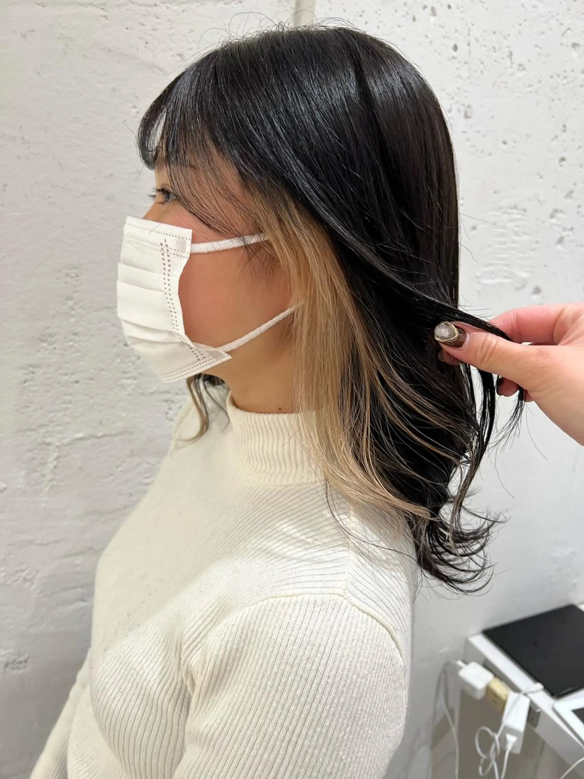 セミロング カラー ブリーチ イヤリングカラー ヘアカラー 韓国ヘア🇰🇷/ レイヤーカット✂︎のヘアスタイル