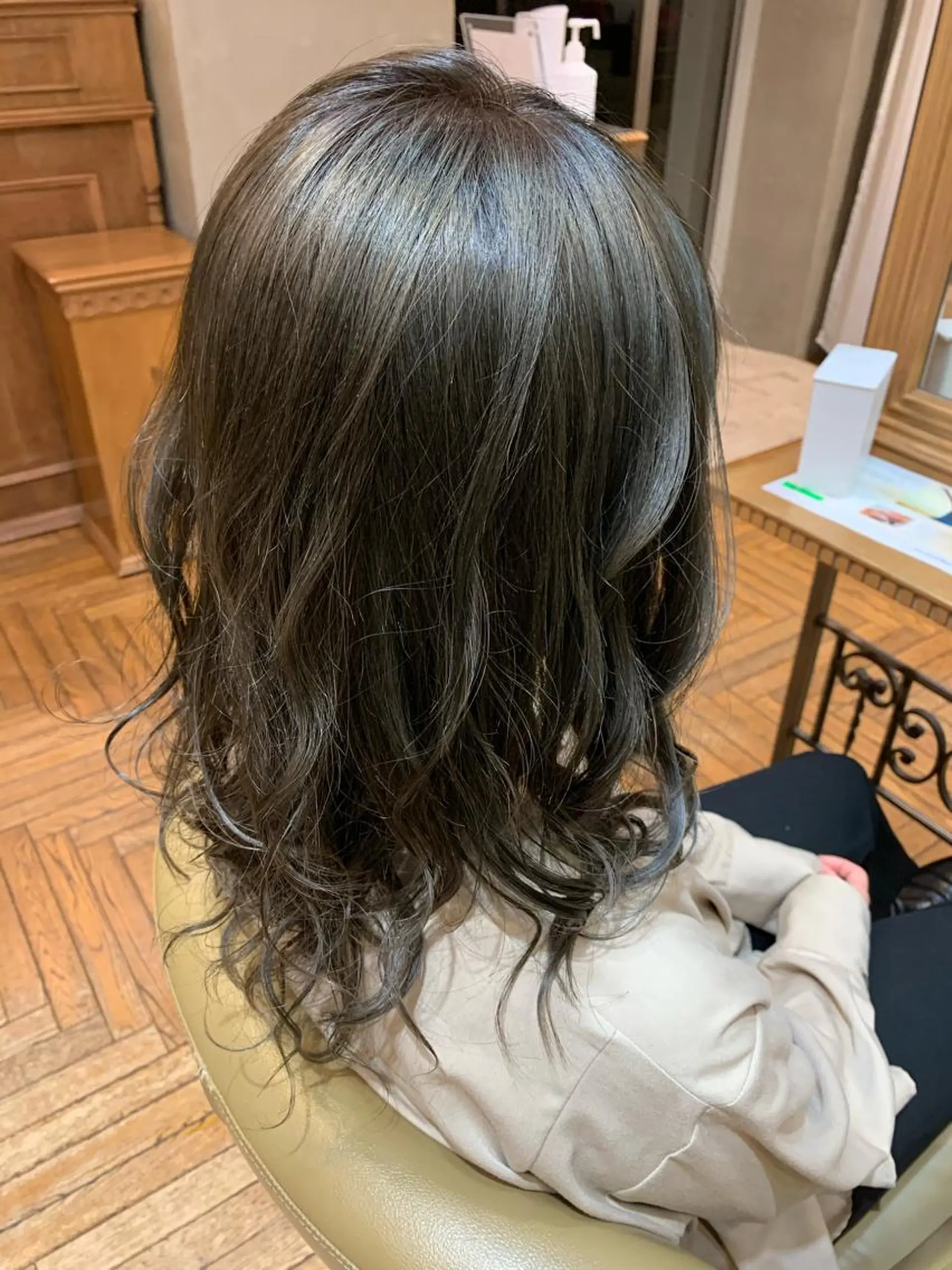 セミロング カラー ごとう さなのヘアスタイル