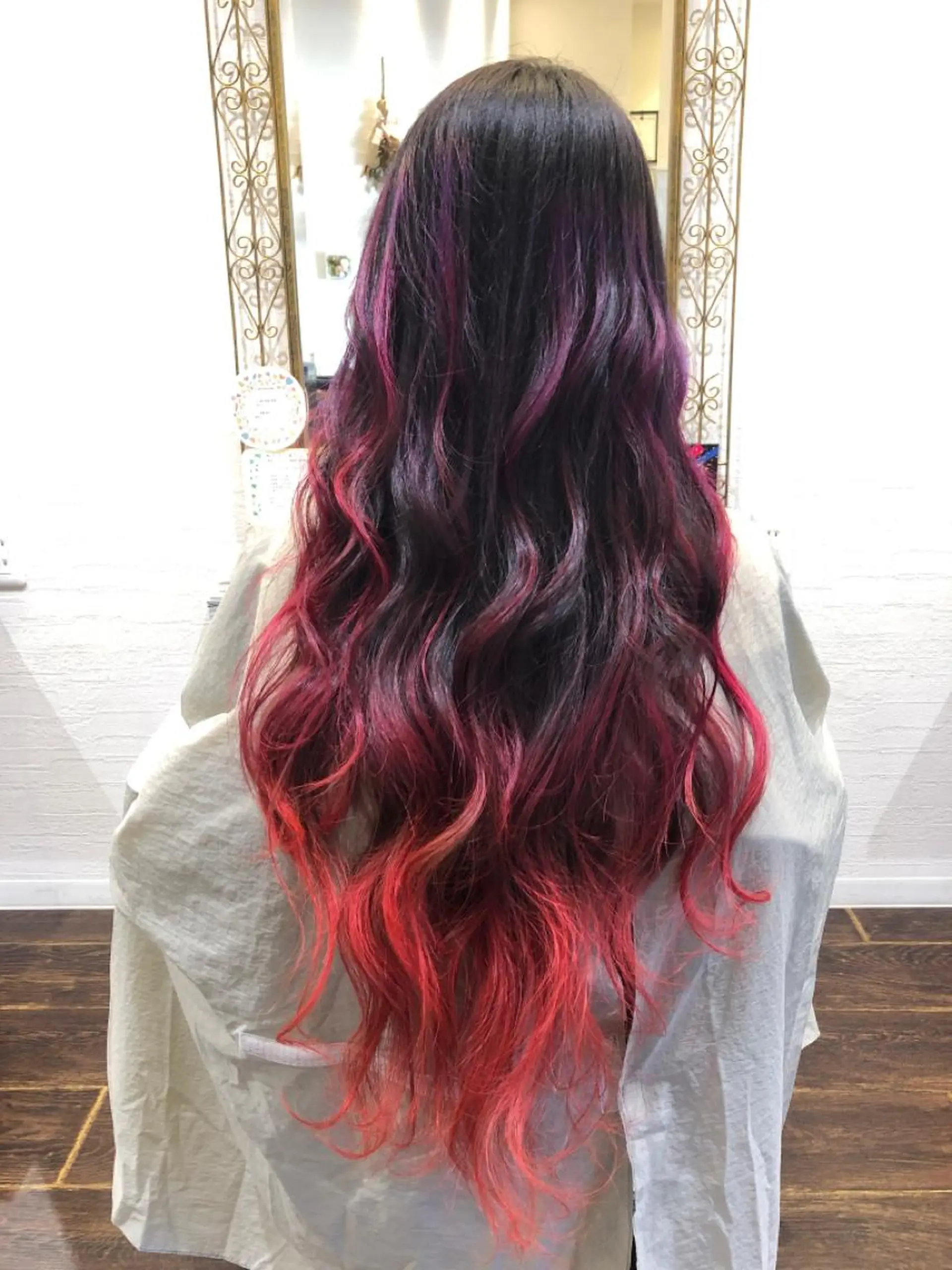 ロング カラー グラデーションカラー ハイライトカラー オレンジ レッドカラー ハイライト 皆巳 達郎のヘアスタイル