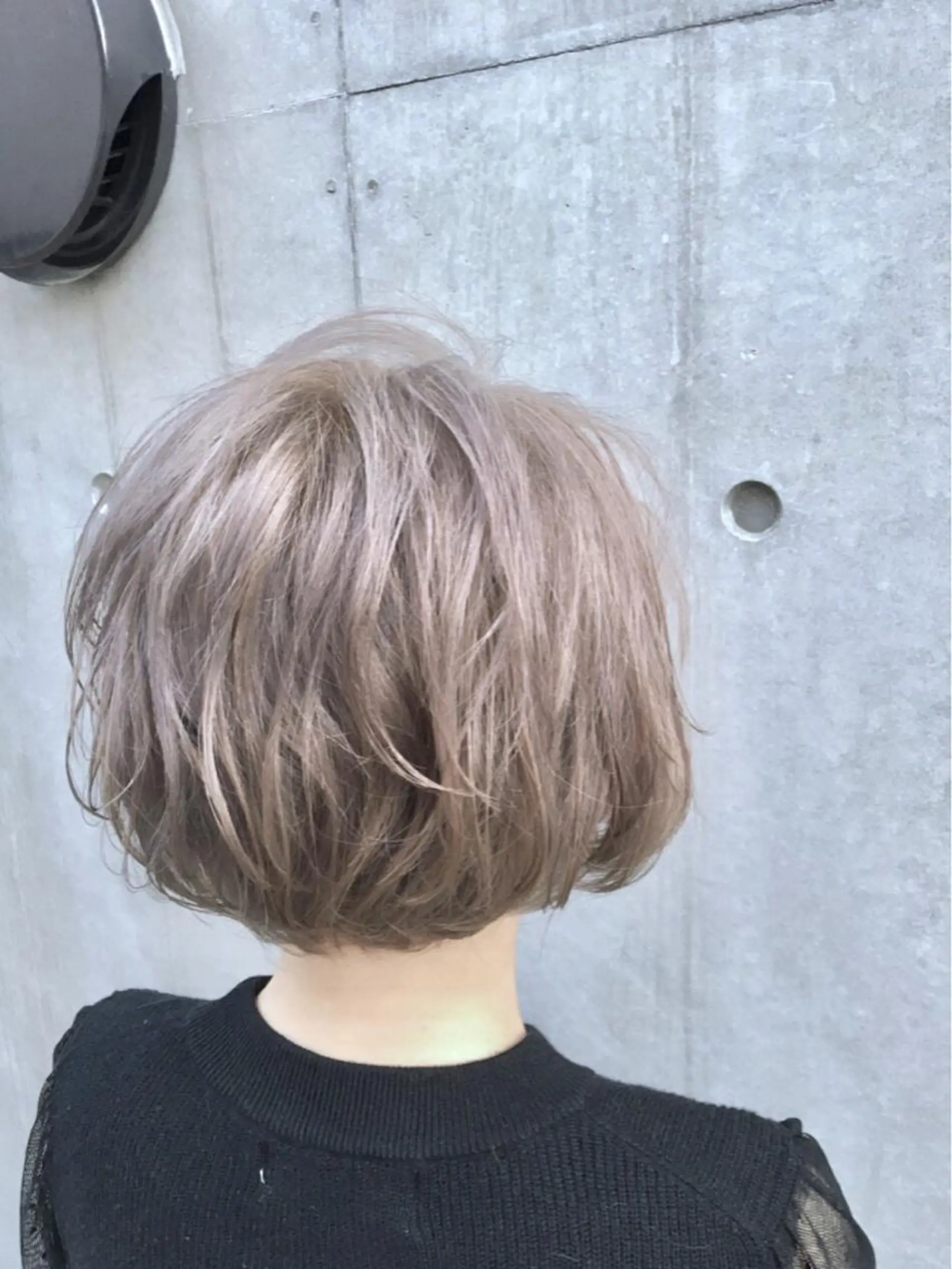 ショート カラー グレージュ ハイトーンカラー ヘアカラー トリートメント ✨髪質改善縮毛矯正✨ 宇田川修平のエステ・リラクイメージ