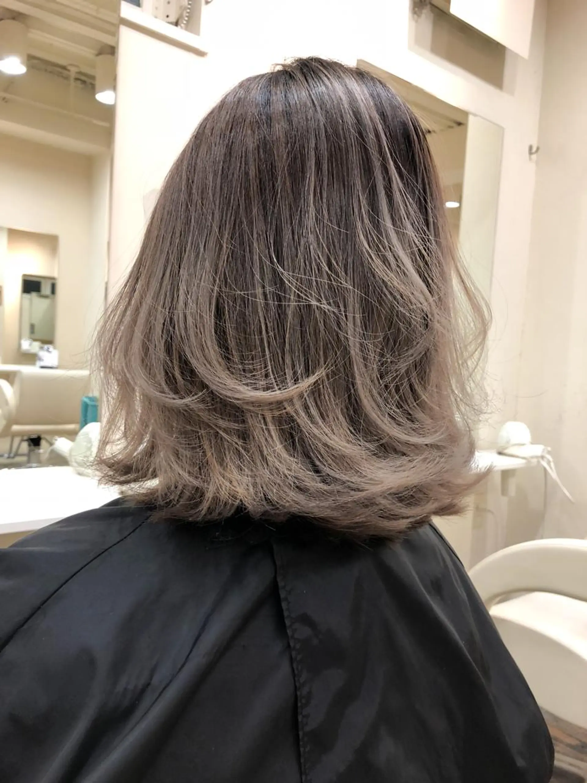 ミディアム カラー バレイヤージュ グラデーションカラー レイヤーカット WONK. ウォンク 心斎橋のヘアスタイル