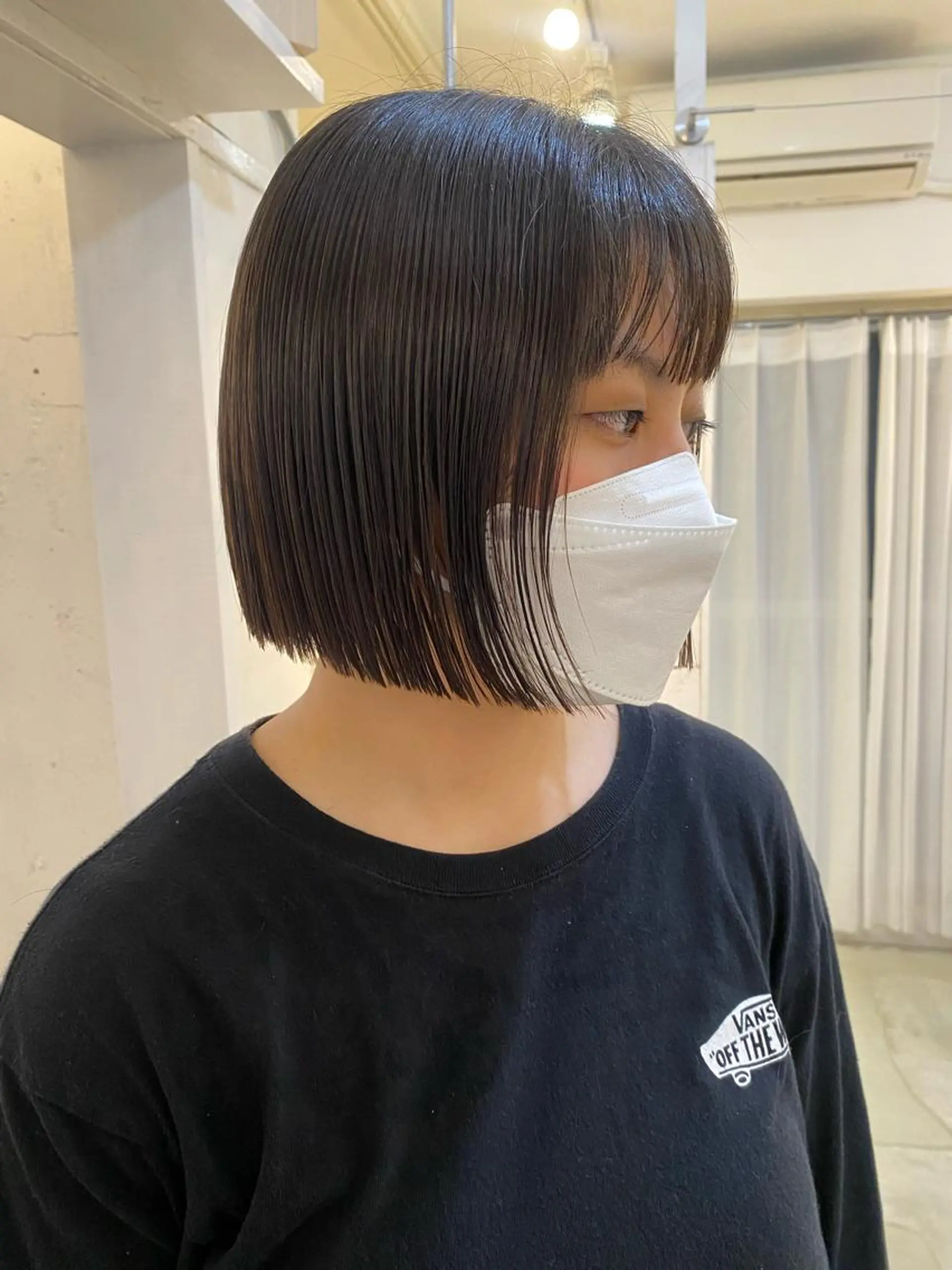 ショート ボブ ブリーチなしカラー レイヤーカットのヘアスタイル
