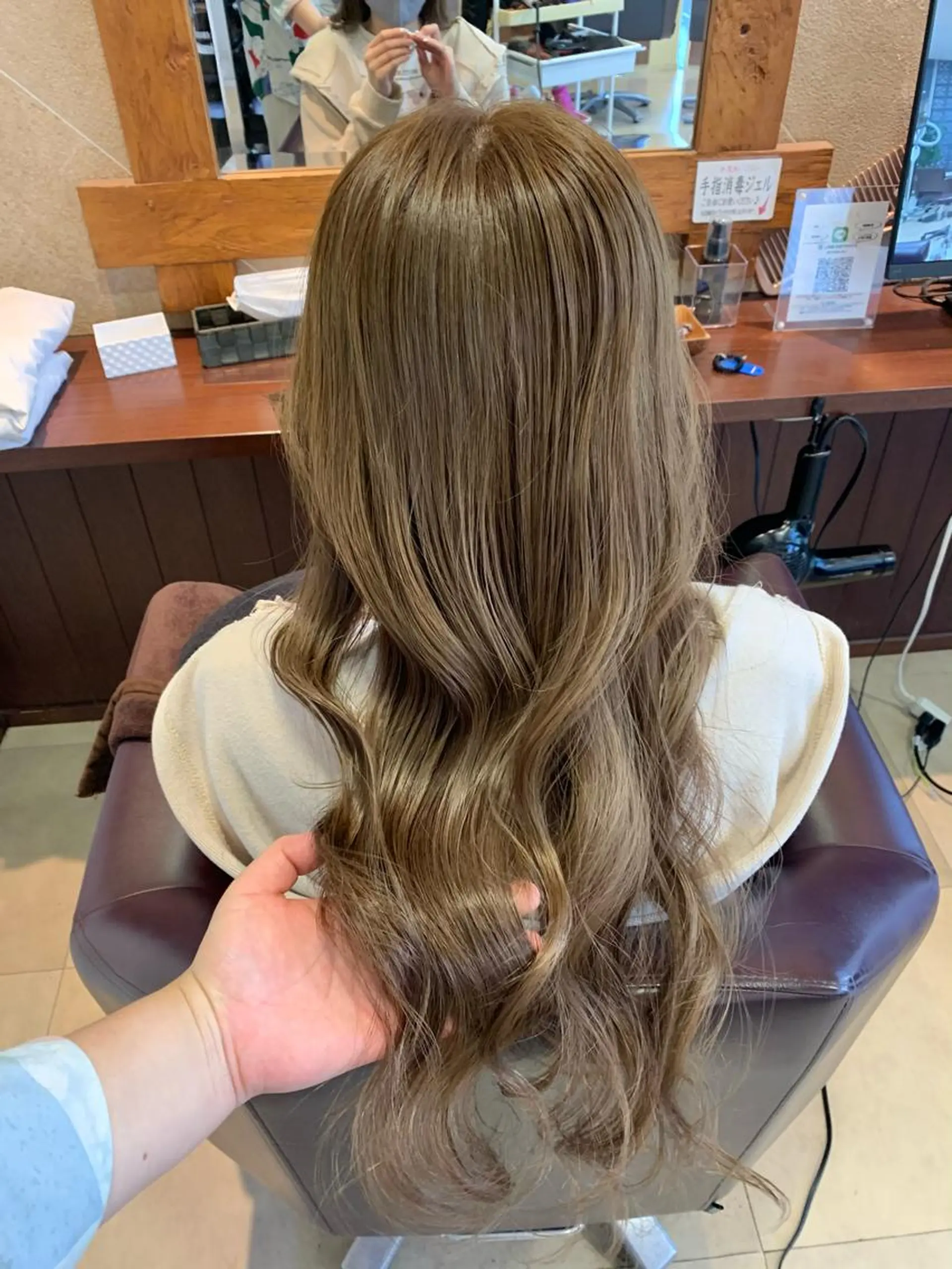 ロング カラー 黒髪 ブリーチ グレージュ ミルクティーグレージュ ブリーチなしカラー カット ヘアカラー トリートメント エクステ カットが上手い 💇‍♂🌸サク🌸のヘアスタイル