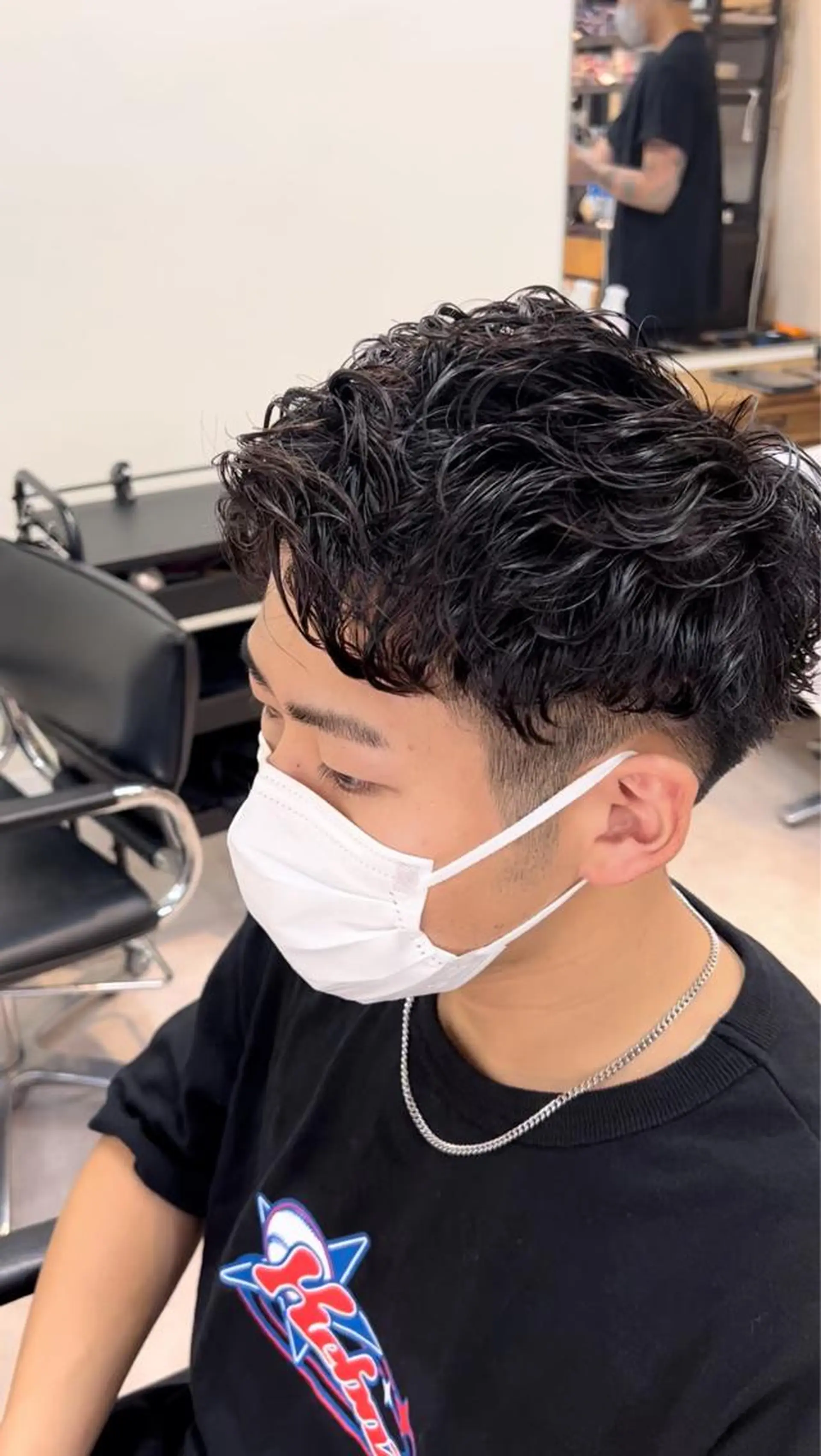 ショート パーマ メンズ アップバング センターパート メンズハイライト マッシュ メンズパーマ カット パーマ ヘアセット メンズStylist 山根慧のヘアスタイル